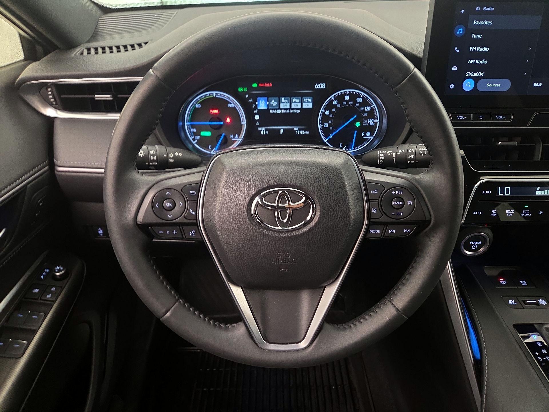 Thumbnail: 2023 Toyota Venza - 10