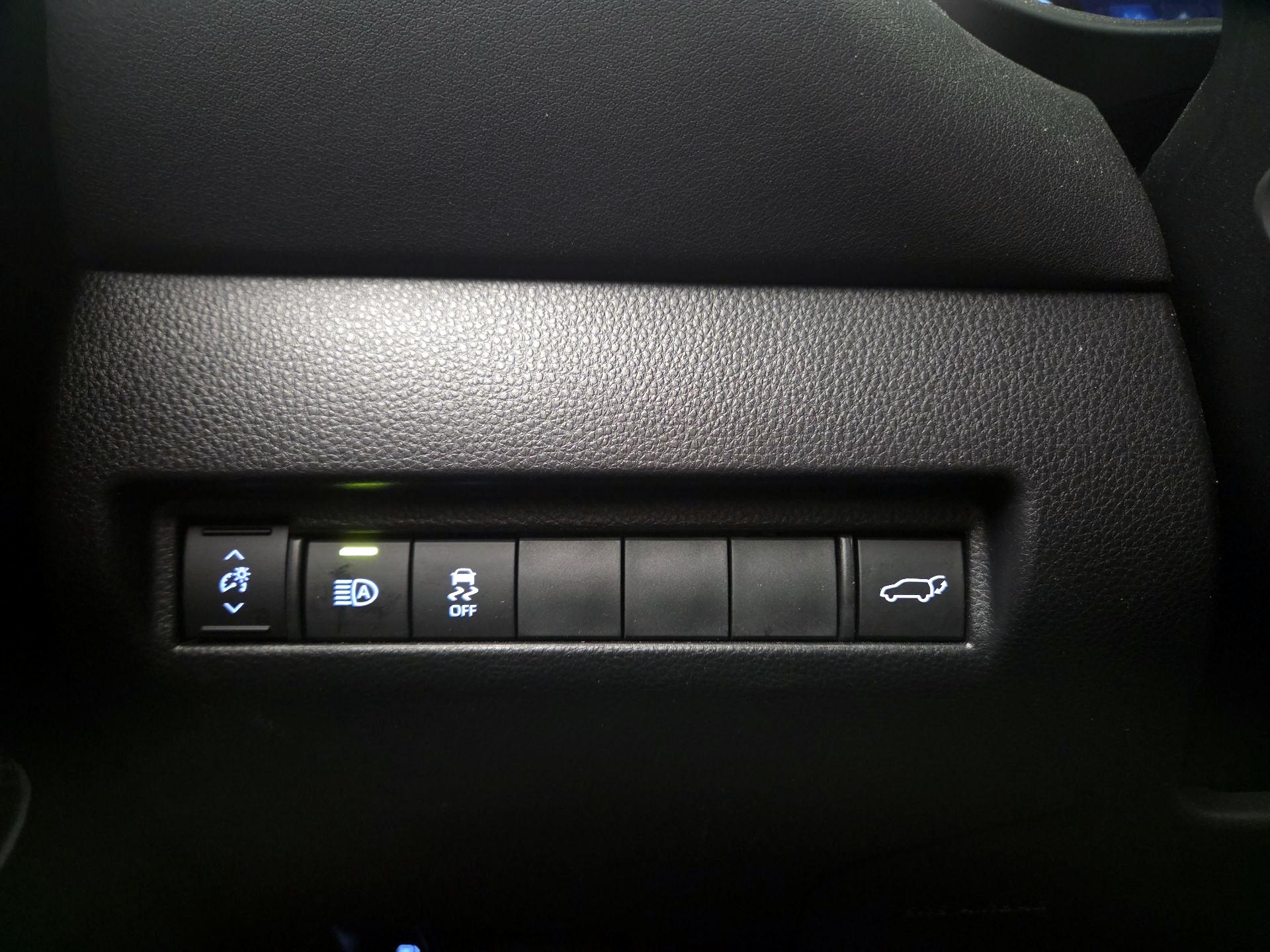 Thumbnail: 2023 Toyota Venza - 13