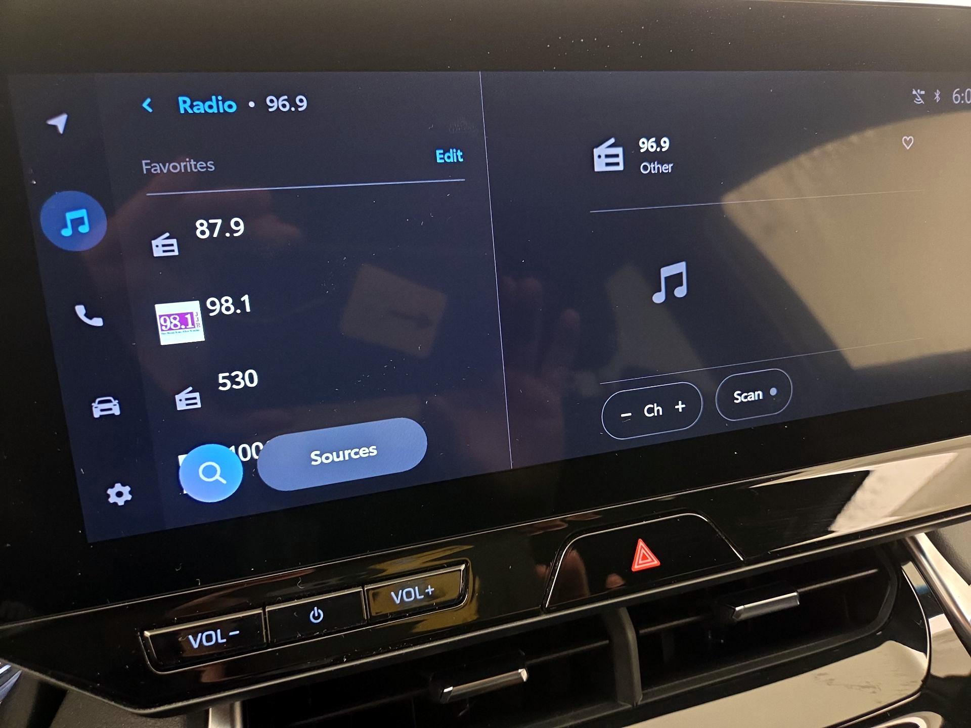 Thumbnail: 2023 Toyota Venza - 15