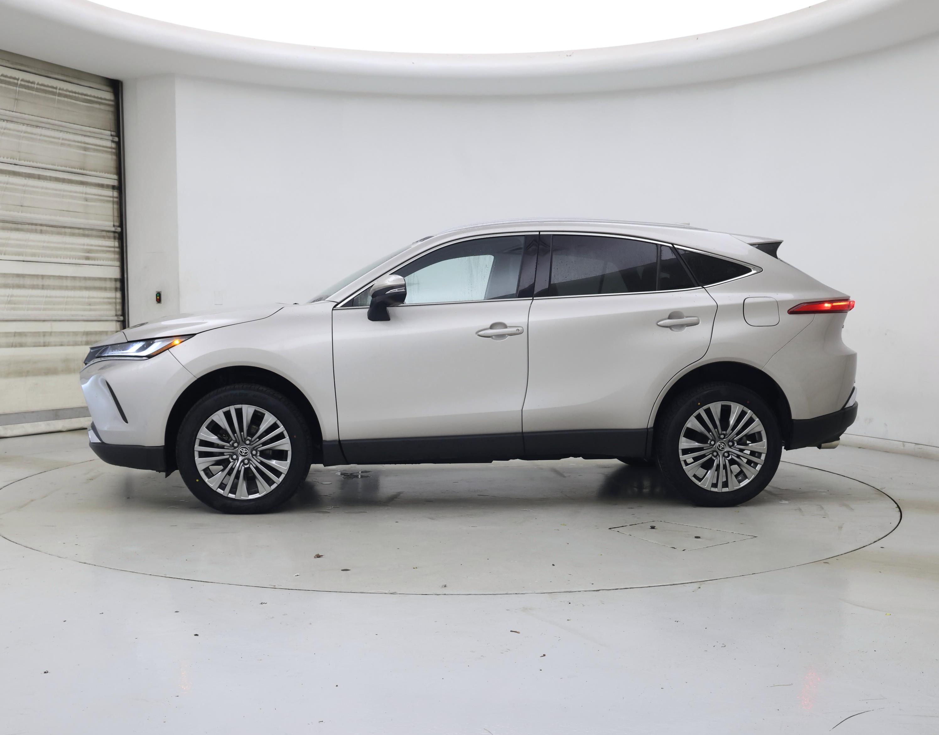 Thumbnail: 2023 Toyota Venza - 3