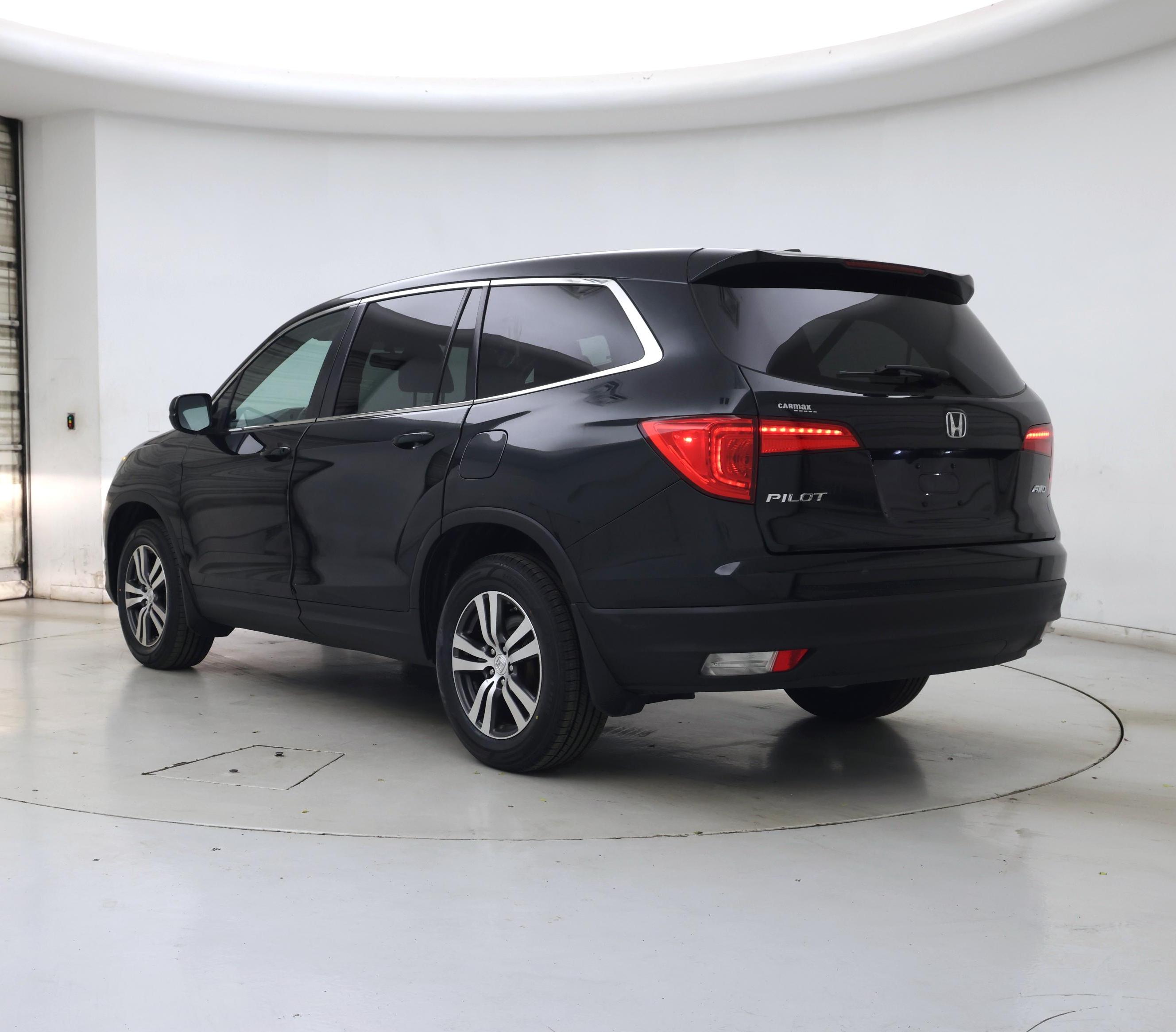 Thumbnail: 2017 Honda Pilot - 2