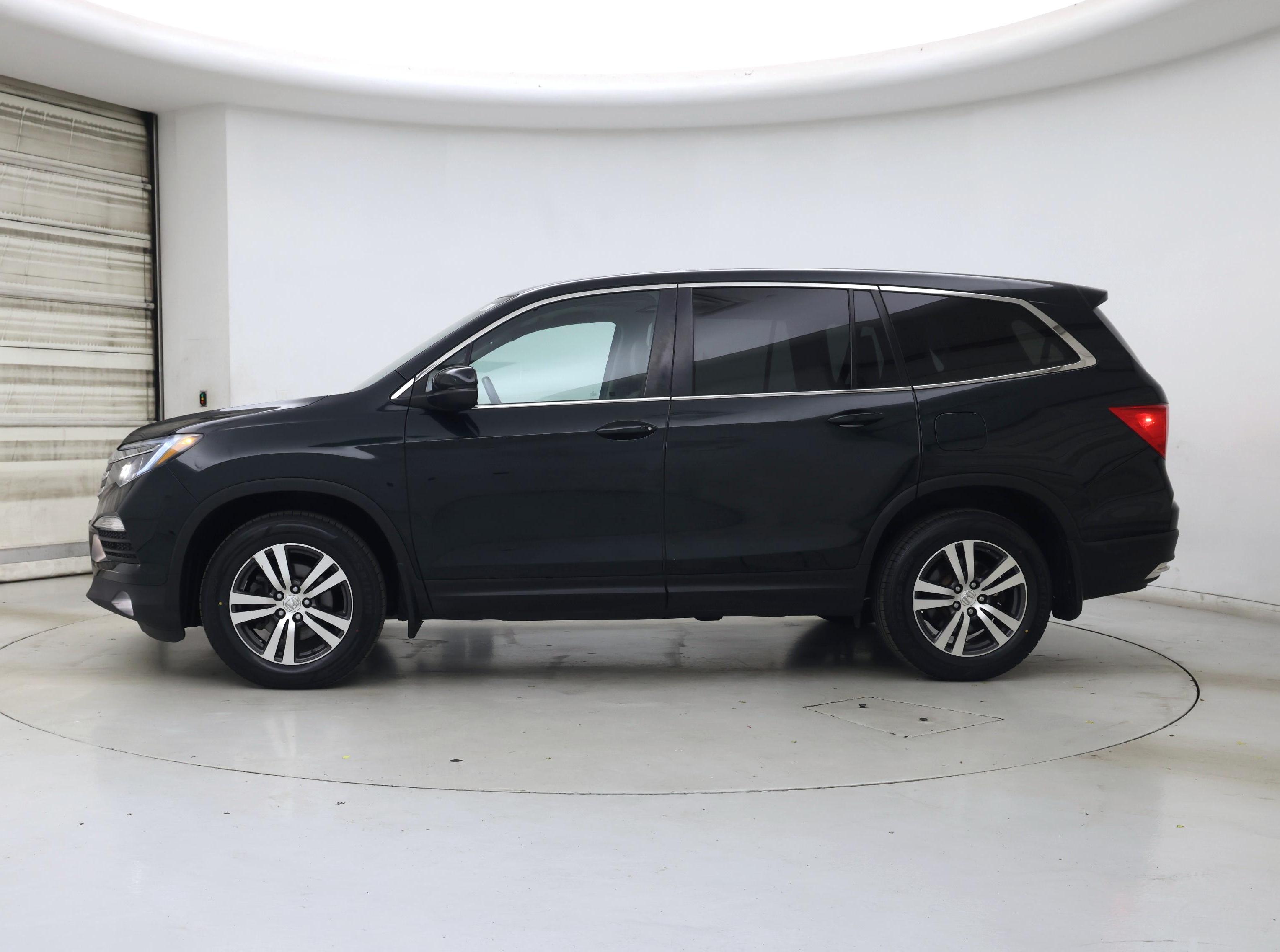 Thumbnail: 2017 Honda Pilot - 3