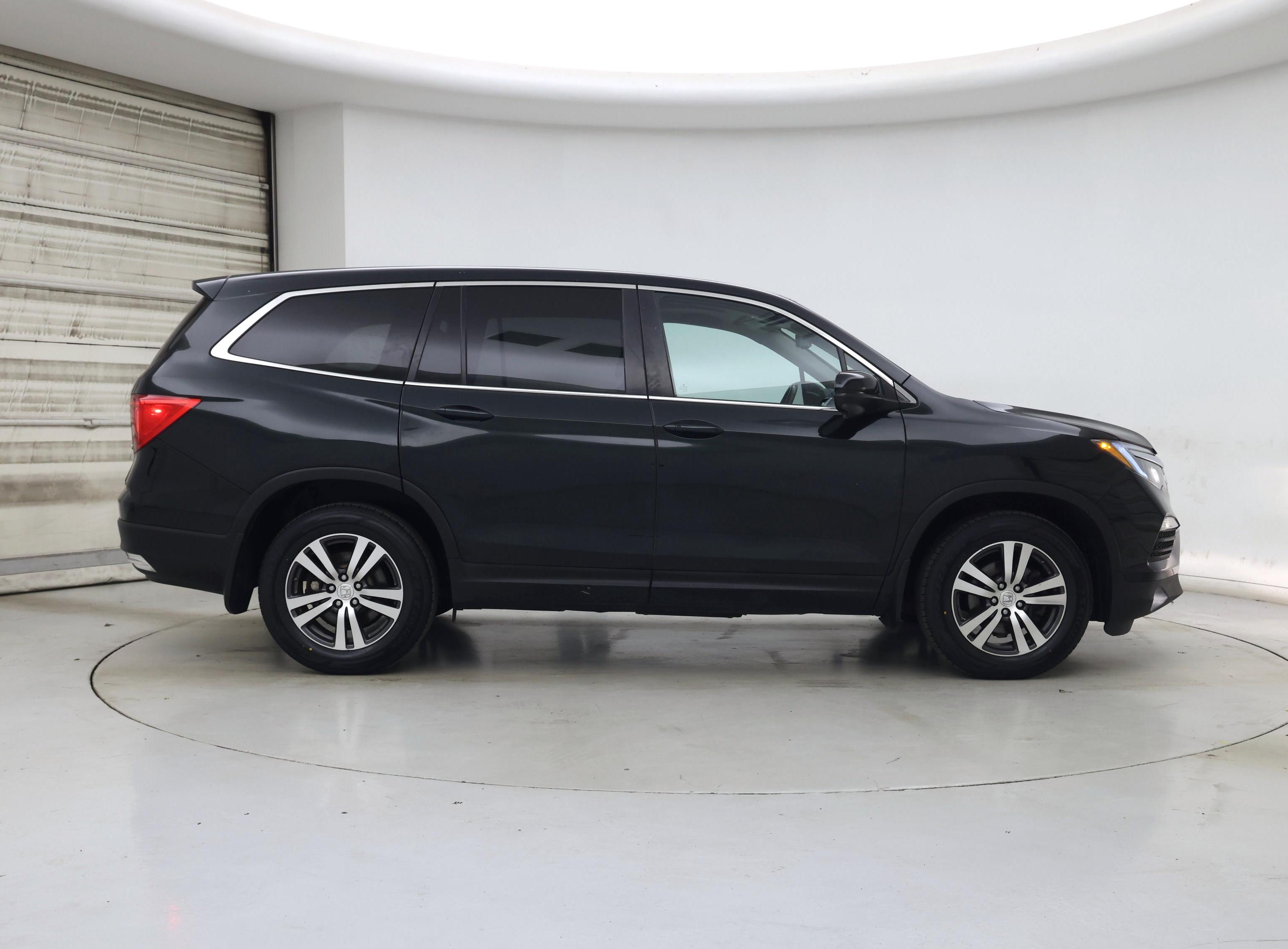 Thumbnail: 2017 Honda Pilot - 7