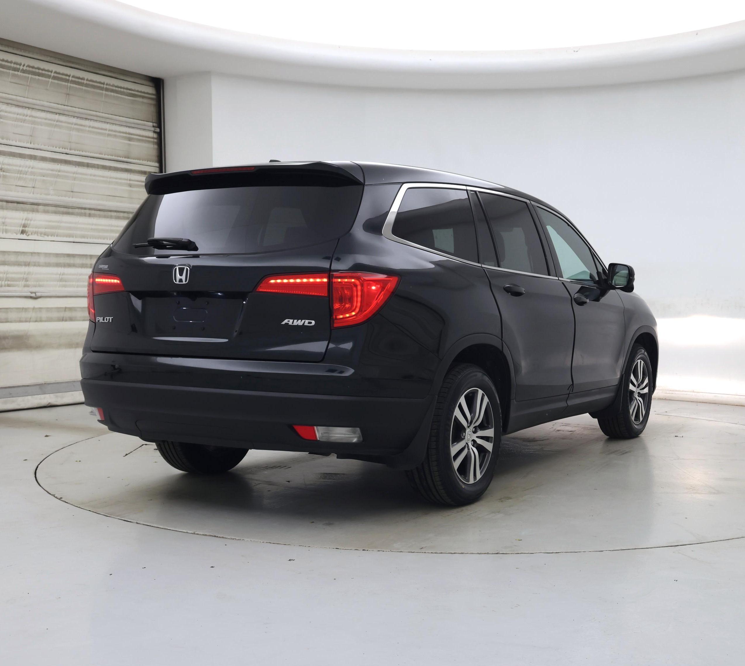 Thumbnail: 2017 Honda Pilot - 8