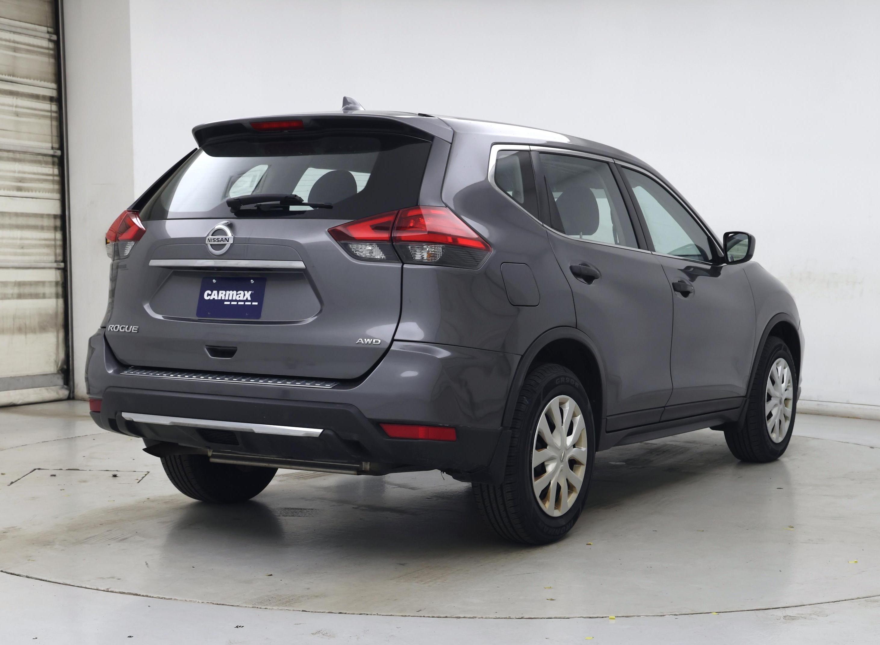 Thumbnail: 2017 Nissan Rogue - 8
