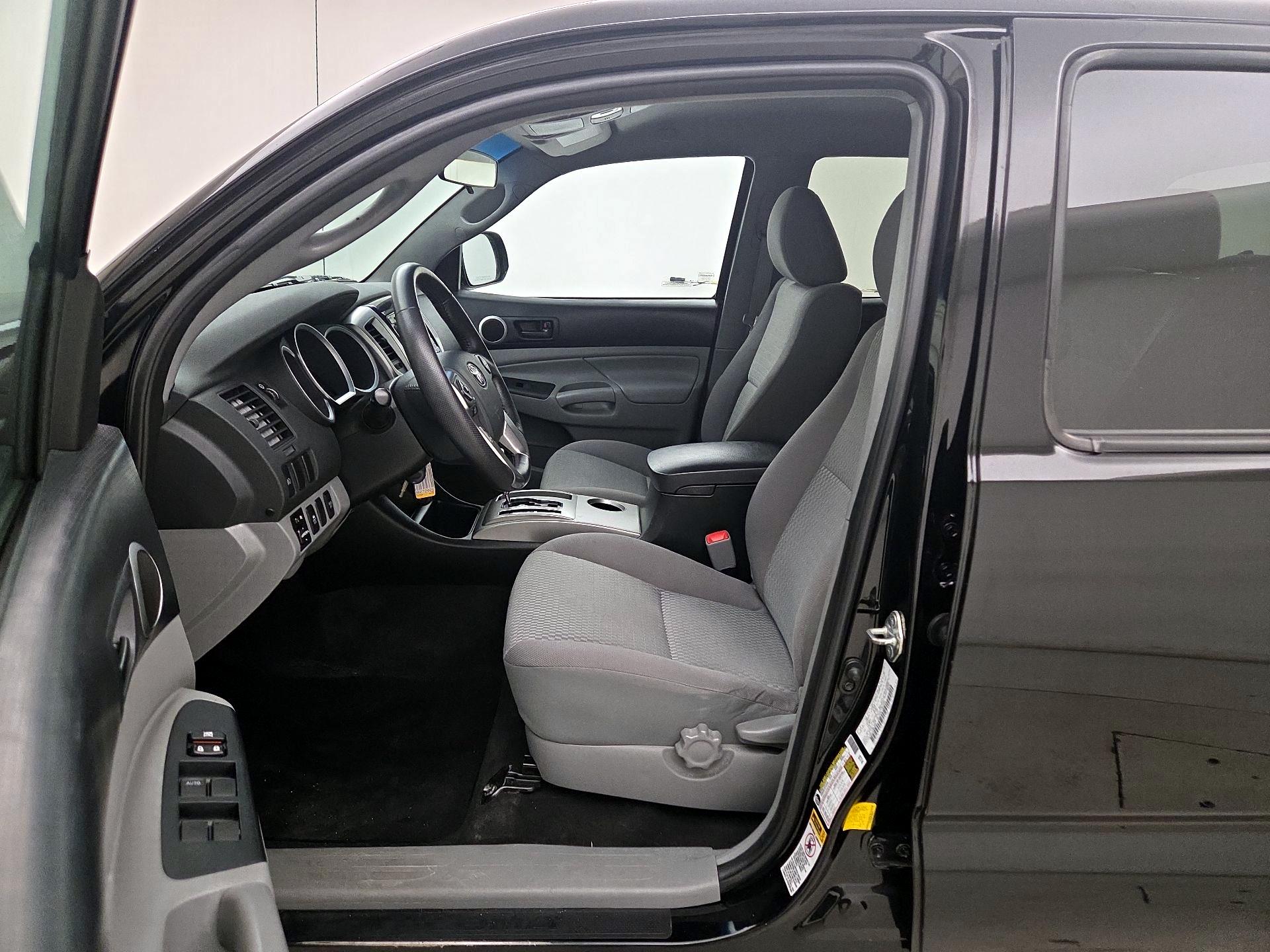 Thumbnail: 2015 Toyota Tacoma - 11