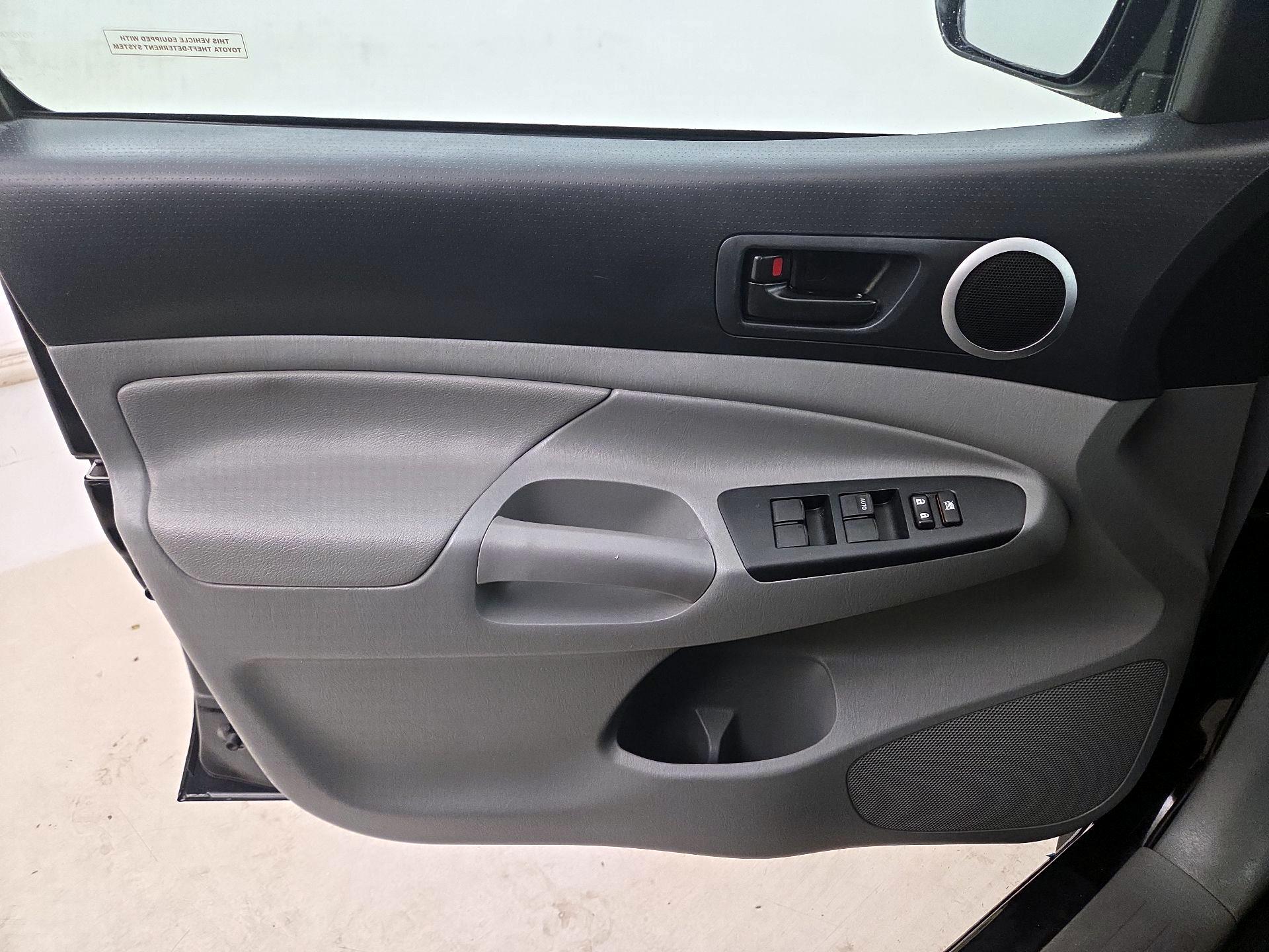 Thumbnail: 2015 Toyota Tacoma - 12