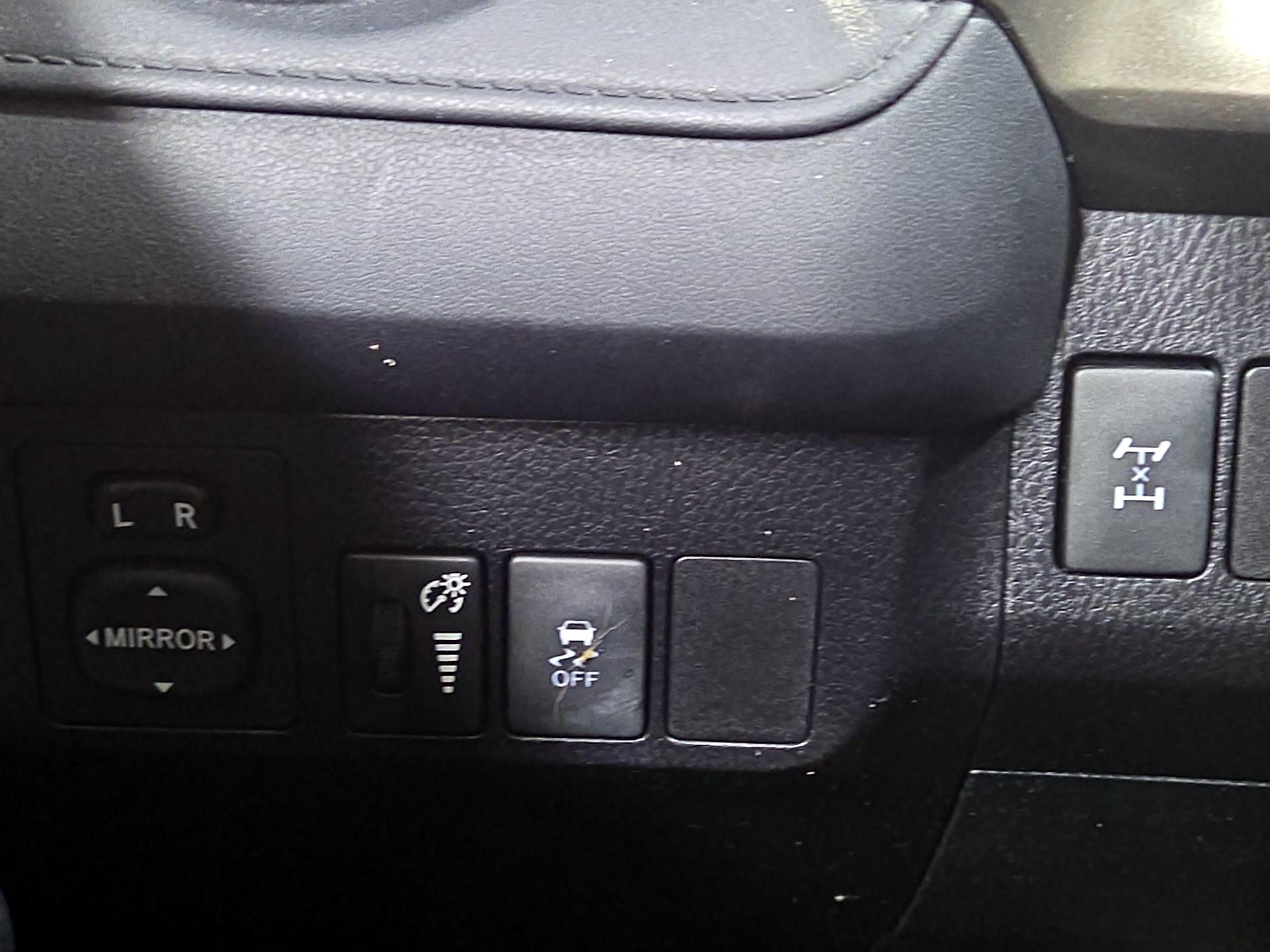 Thumbnail: 2015 Toyota RAV4 - 13