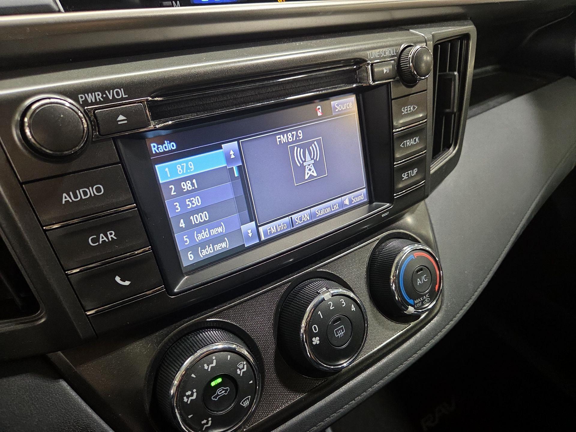 Thumbnail: 2015 Toyota RAV4 - 15