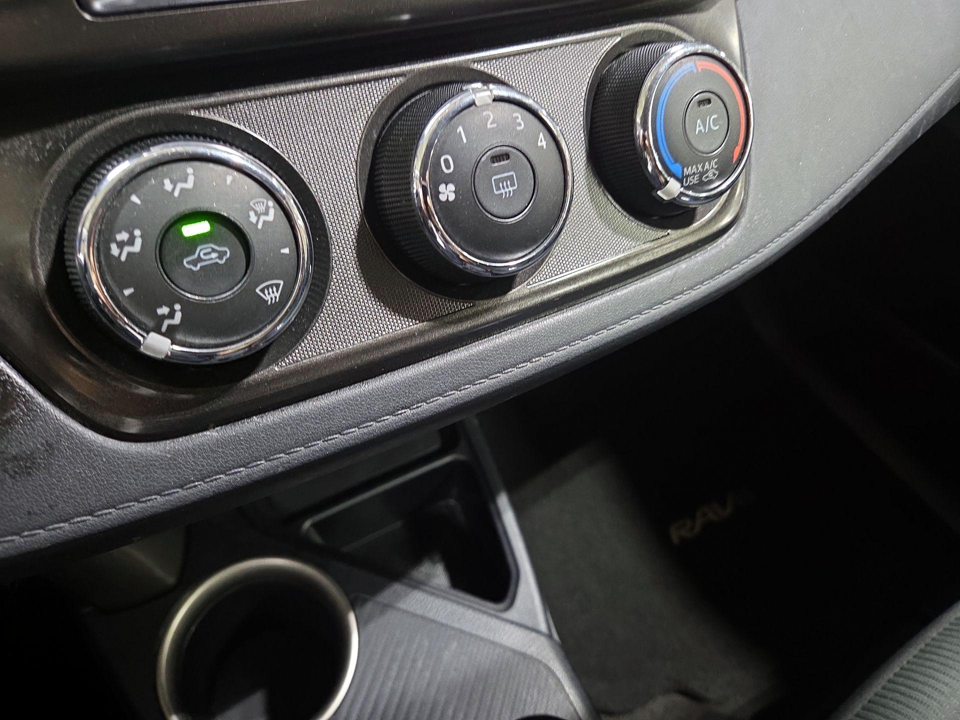 Thumbnail: 2015 Toyota RAV4 - 16