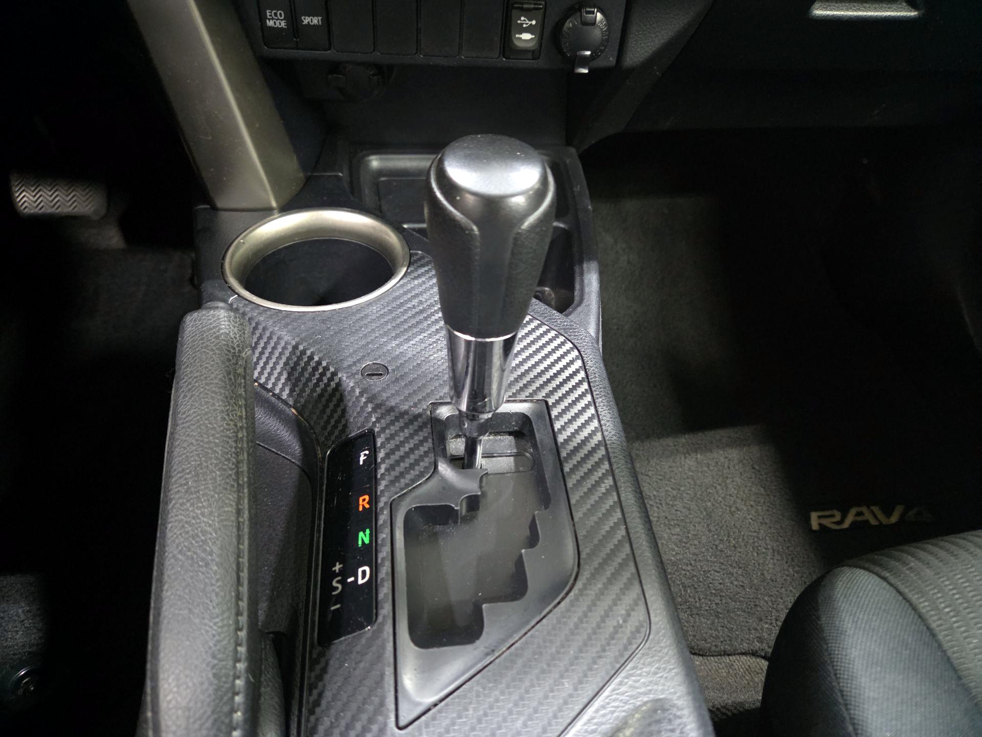 Thumbnail: 2015 Toyota RAV4 - 17