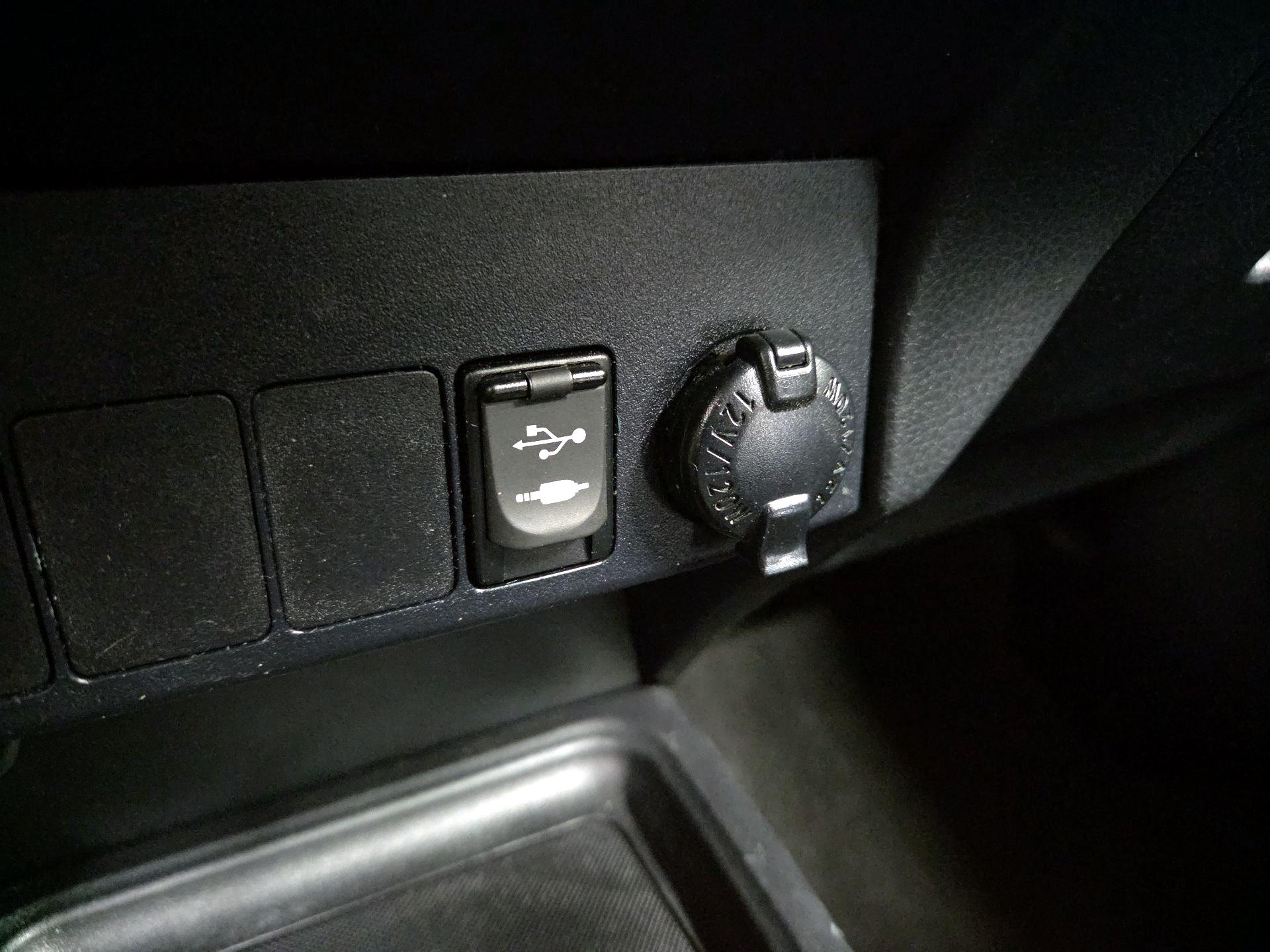 Thumbnail: 2015 Toyota RAV4 - 18