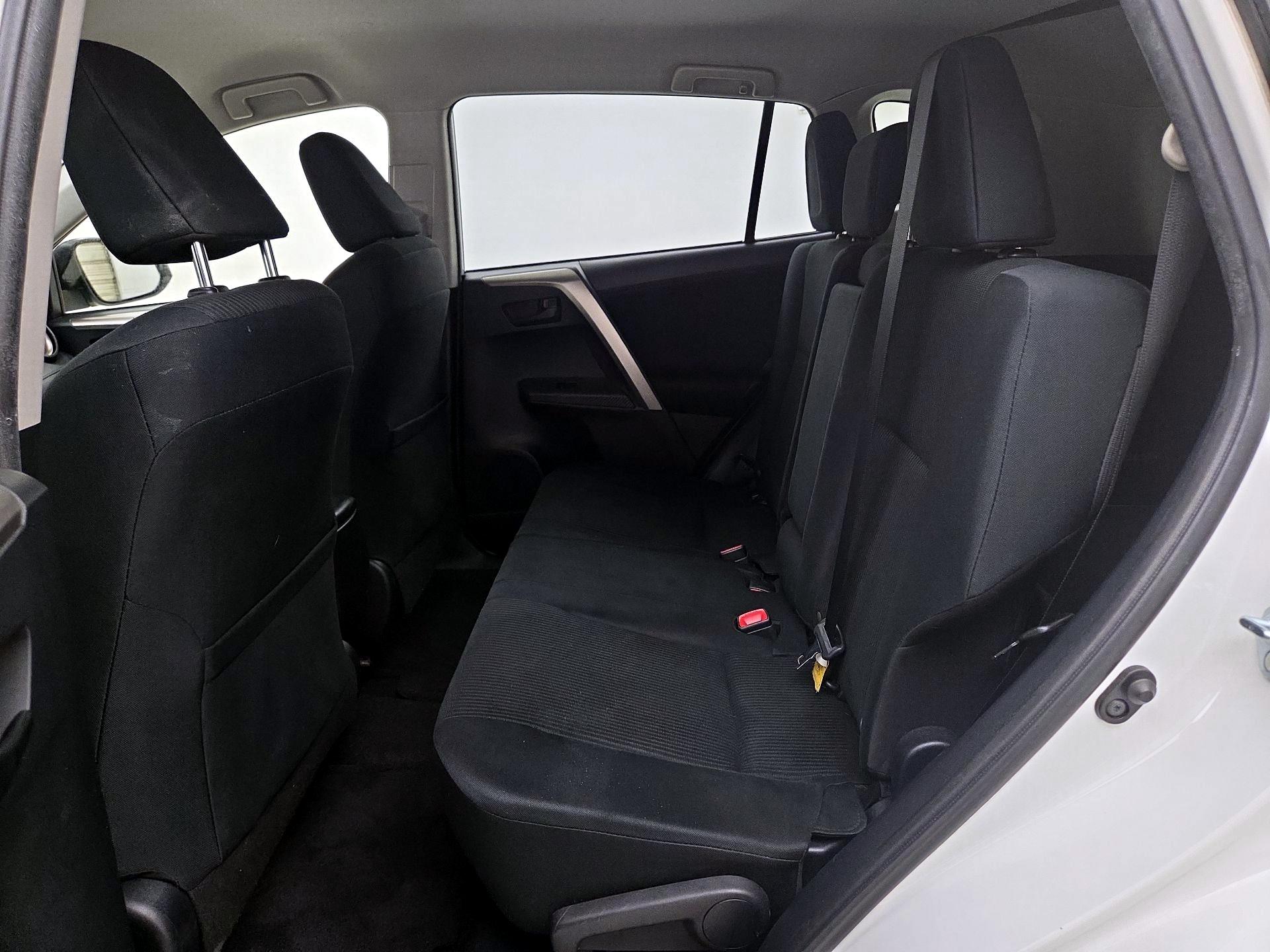 Thumbnail: 2015 Toyota RAV4 - 19