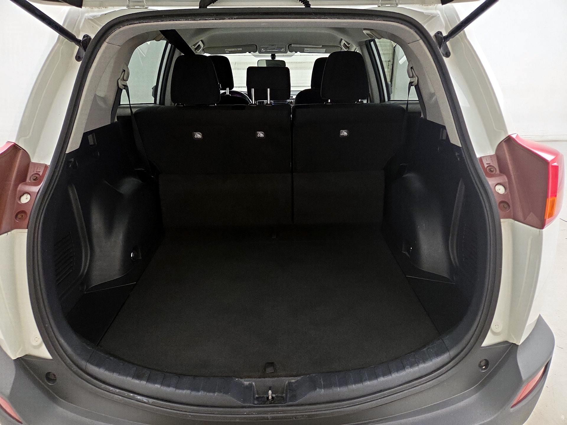 Thumbnail: 2015 Toyota RAV4 - 20