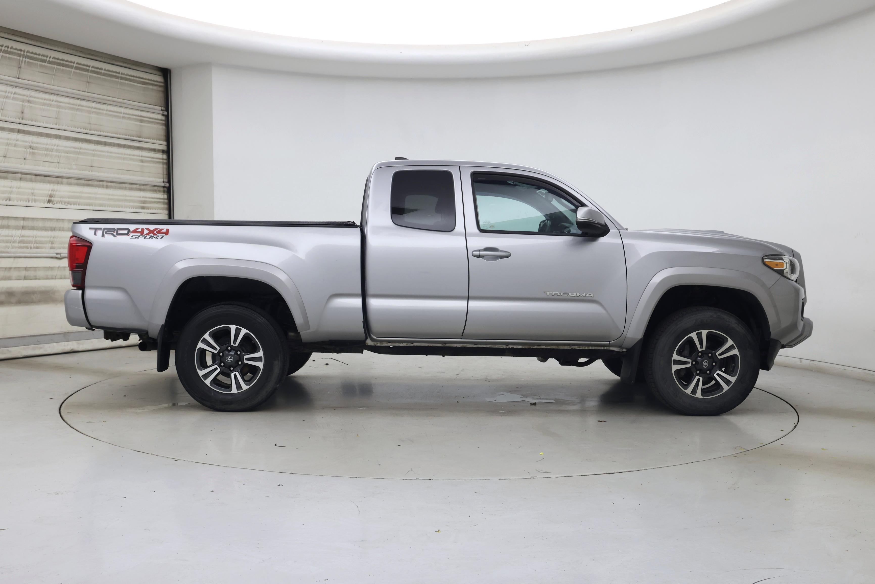 Thumbnail: 2019 Toyota Tacoma - 7