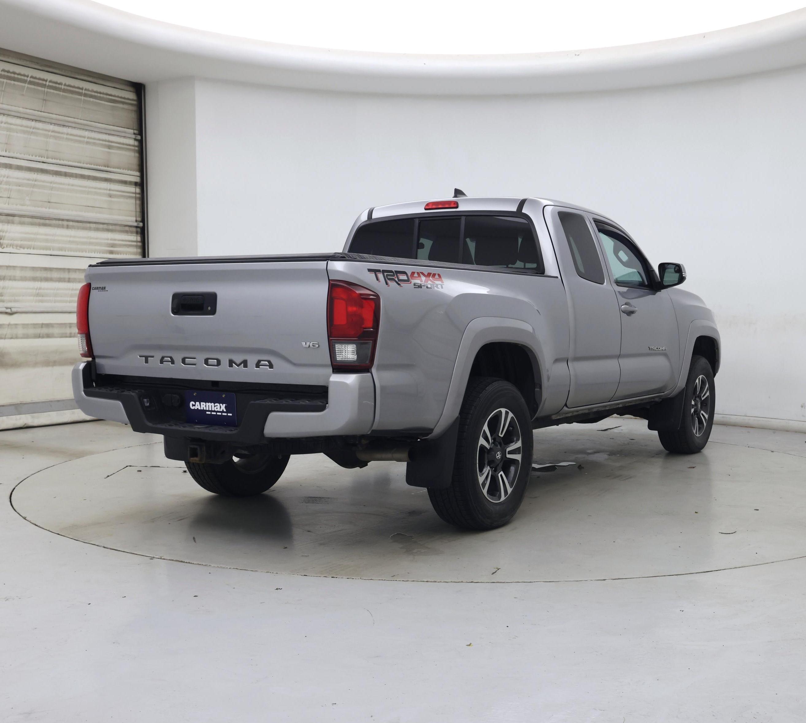 Thumbnail: 2019 Toyota Tacoma - 8