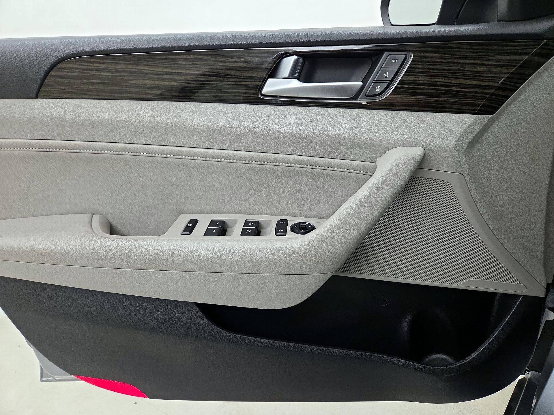 Thumbnail: 2016 Hyundai Sonata - 12