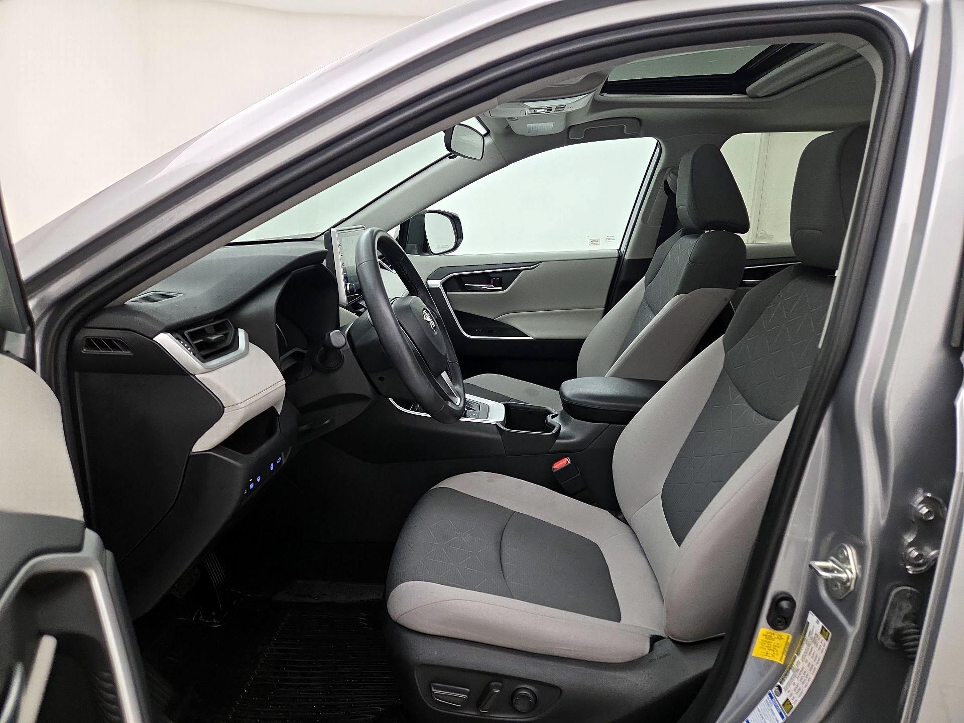 Thumbnail: 2022 Toyota RAV4 - 11