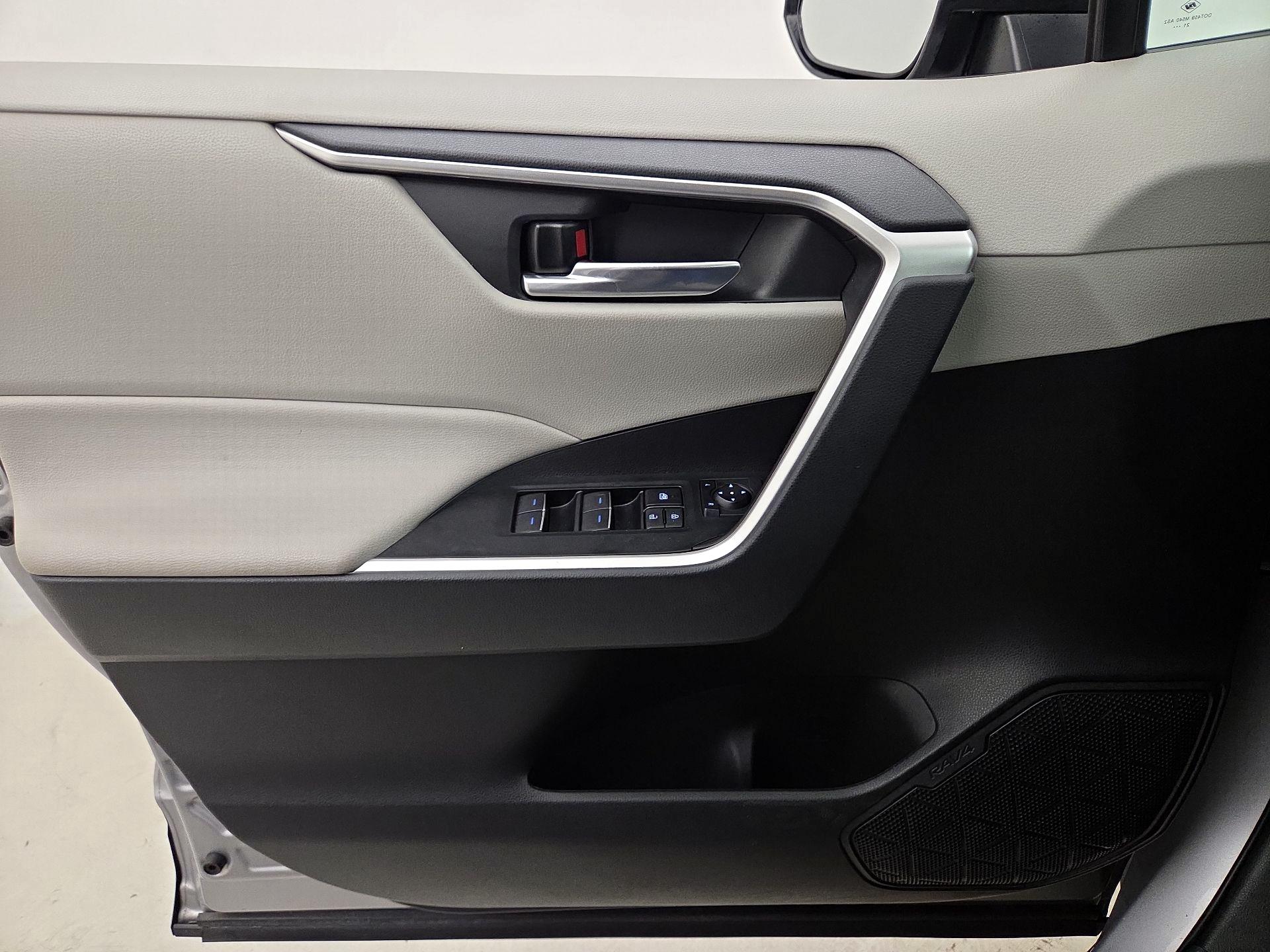 Thumbnail: 2022 Toyota RAV4 - 12