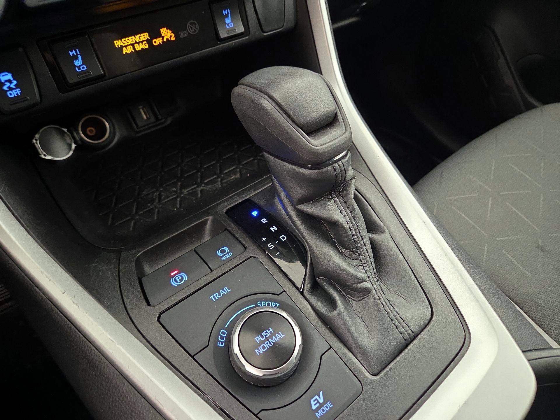 Thumbnail: 2022 Toyota RAV4 - 17