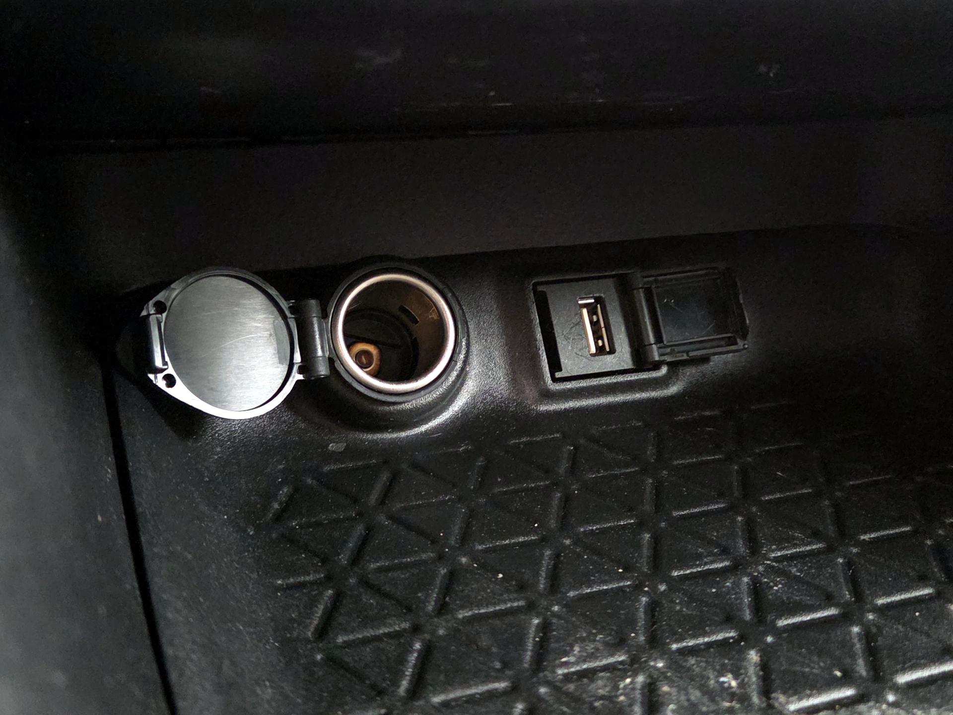 Thumbnail: 2022 Toyota RAV4 - 18