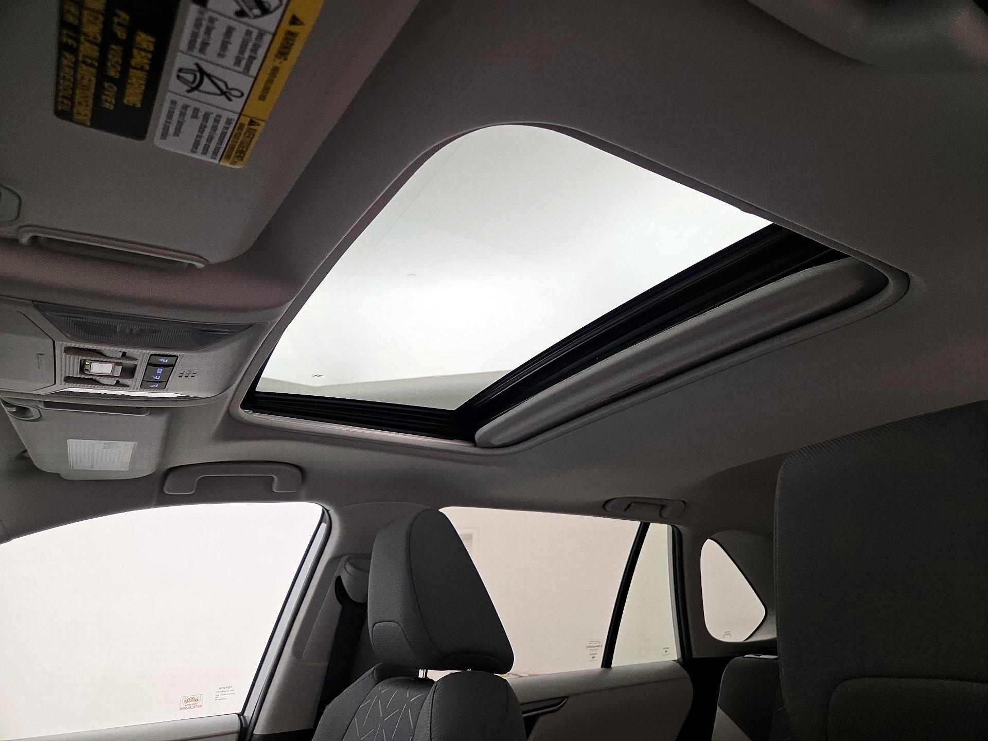 Thumbnail: 2022 Toyota RAV4 - 19