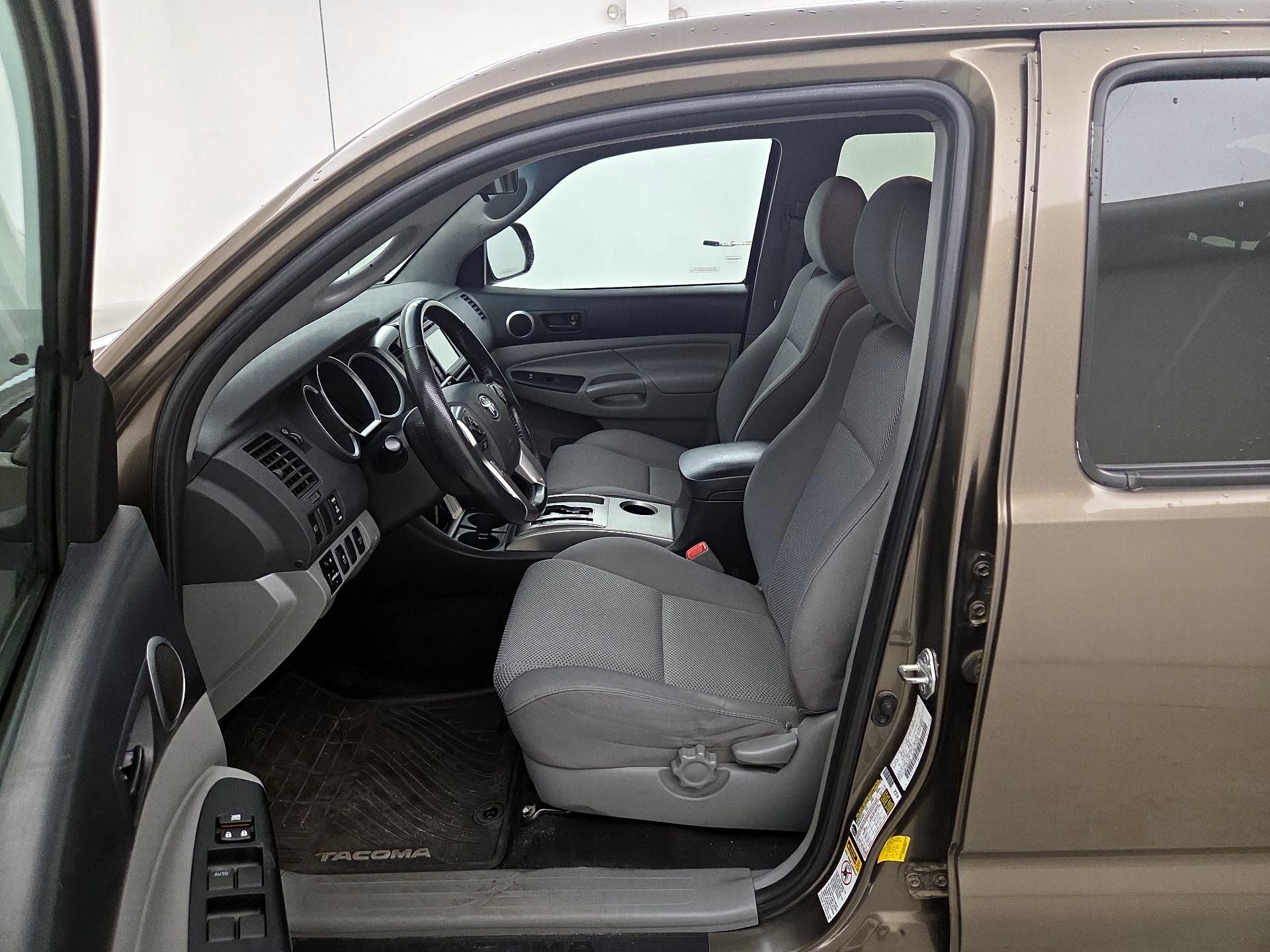 Thumbnail: 2015 Toyota Tacoma - 11