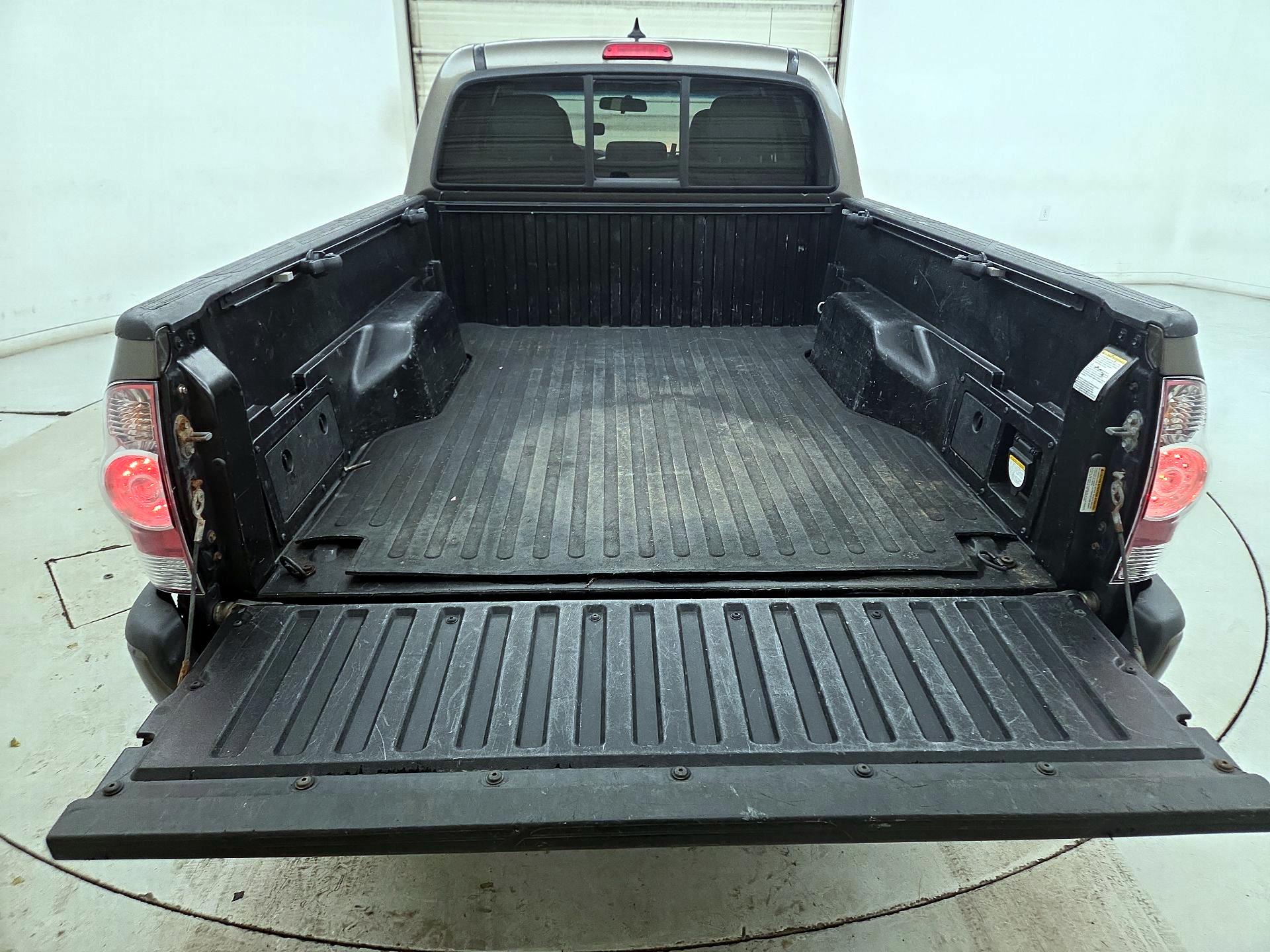 Thumbnail: 2015 Toyota Tacoma - 20
