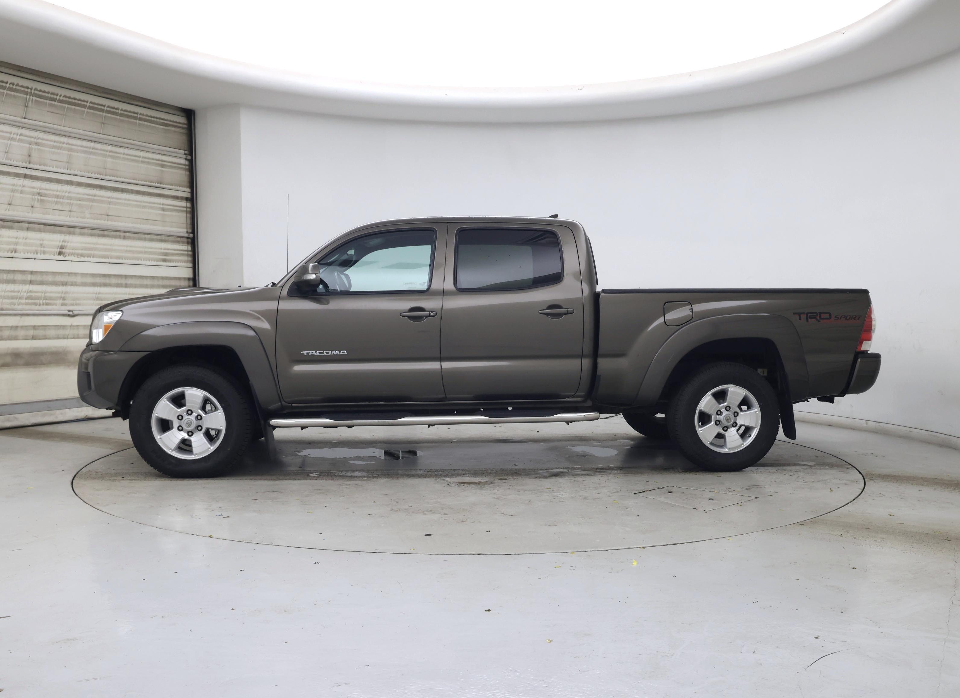 Thumbnail: 2015 Toyota Tacoma - 3