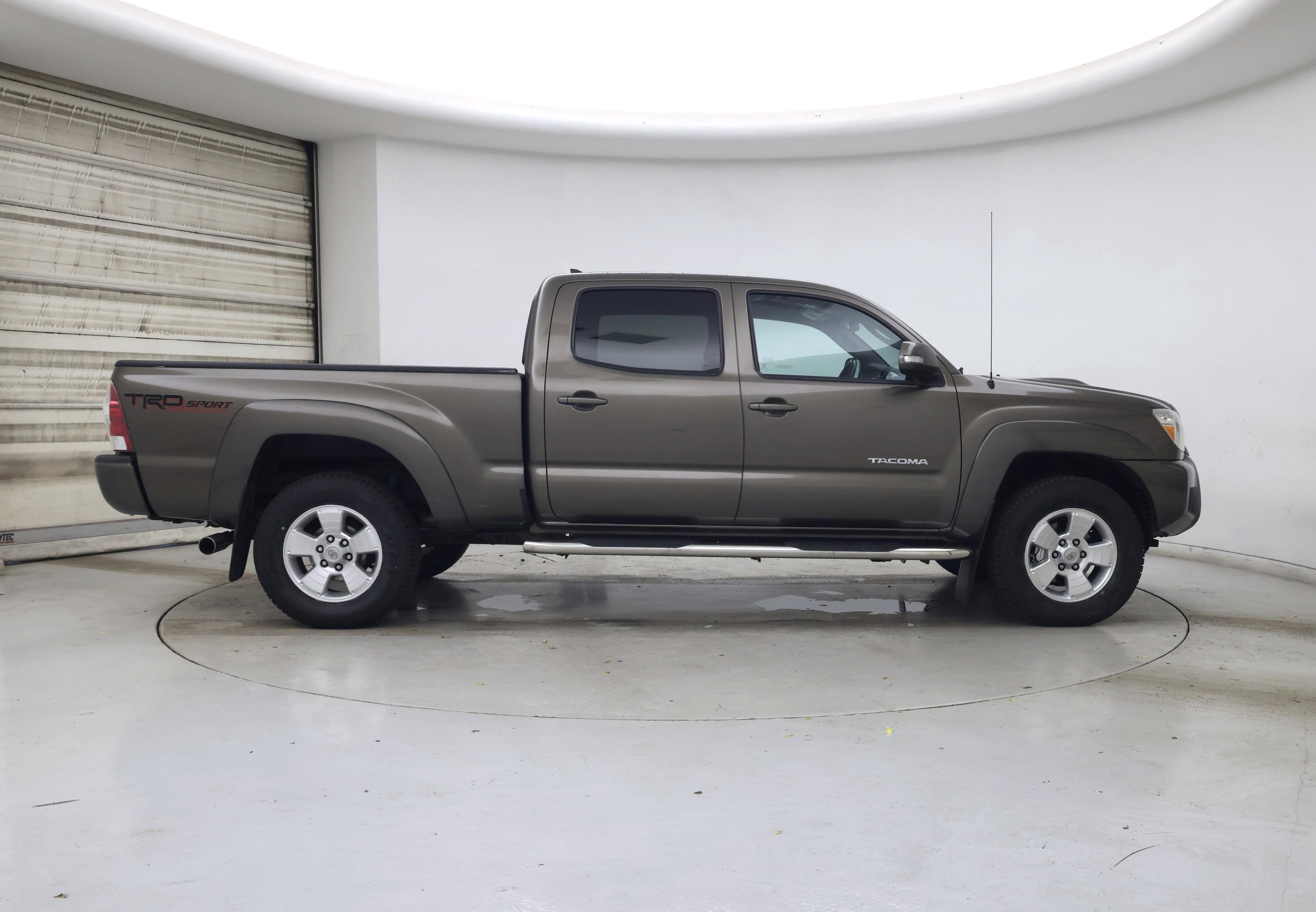 Thumbnail: 2015 Toyota Tacoma - 7