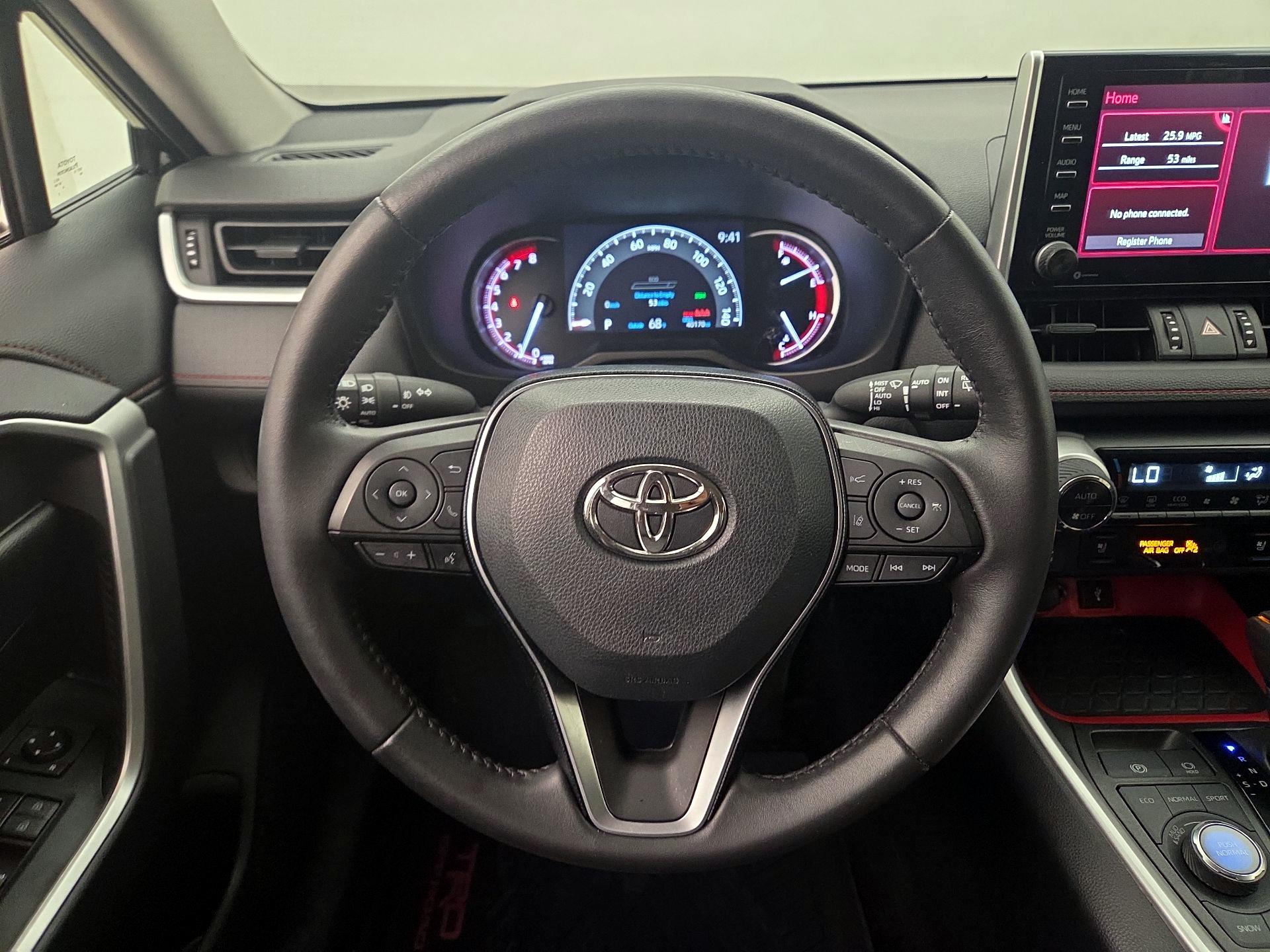 Thumbnail: 2020 Toyota RAV4 - 10
