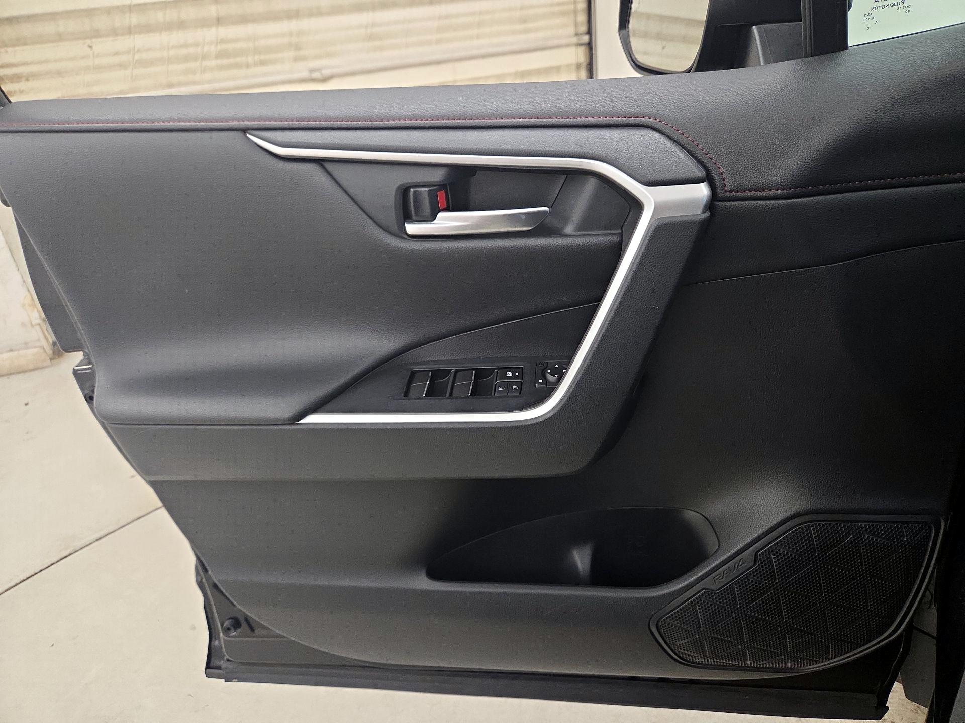 Thumbnail: 2020 Toyota RAV4 - 12