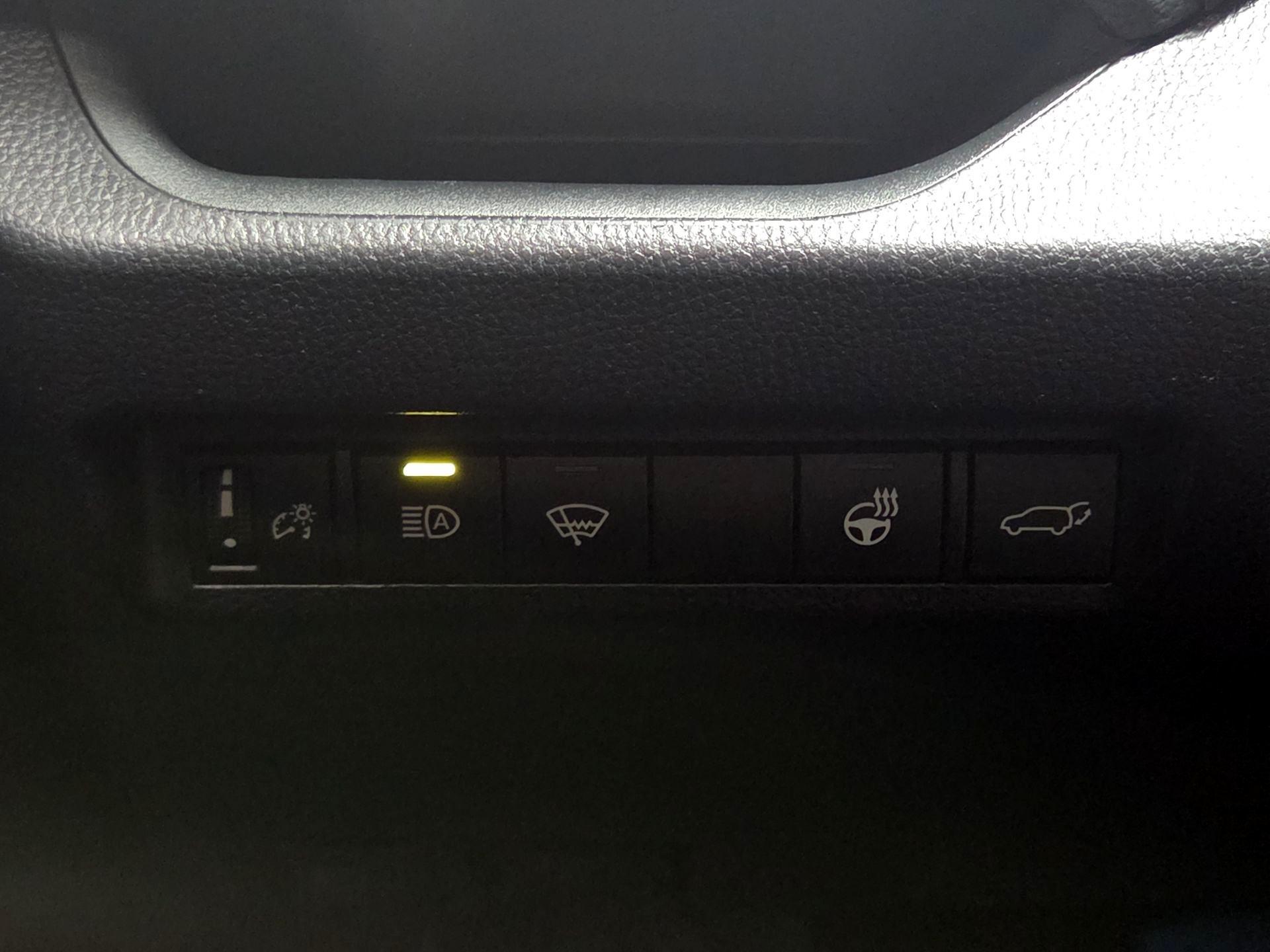 Thumbnail: 2020 Toyota RAV4 - 13