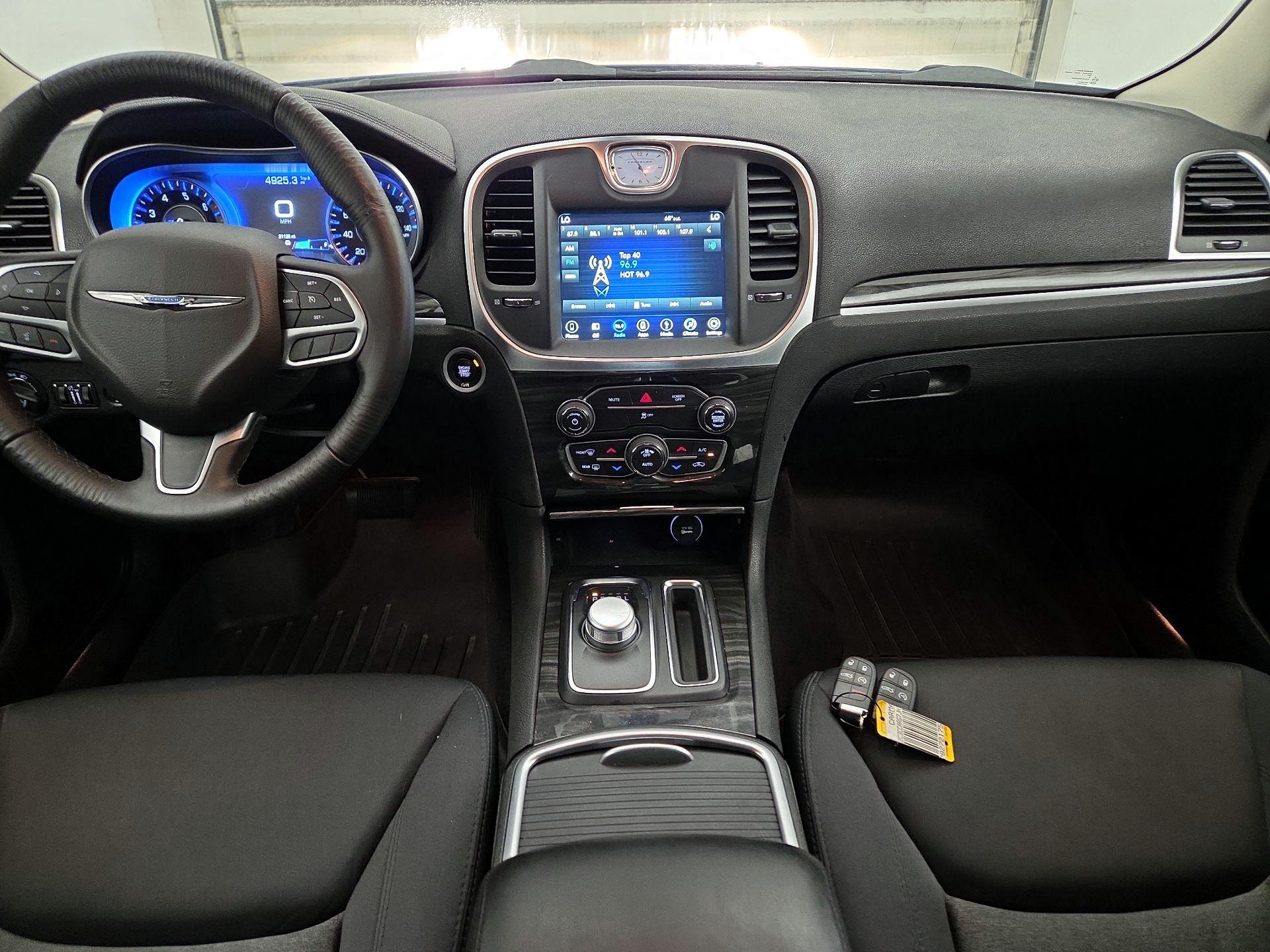 Thumbnail: 2018 Chrysler 300 - 9