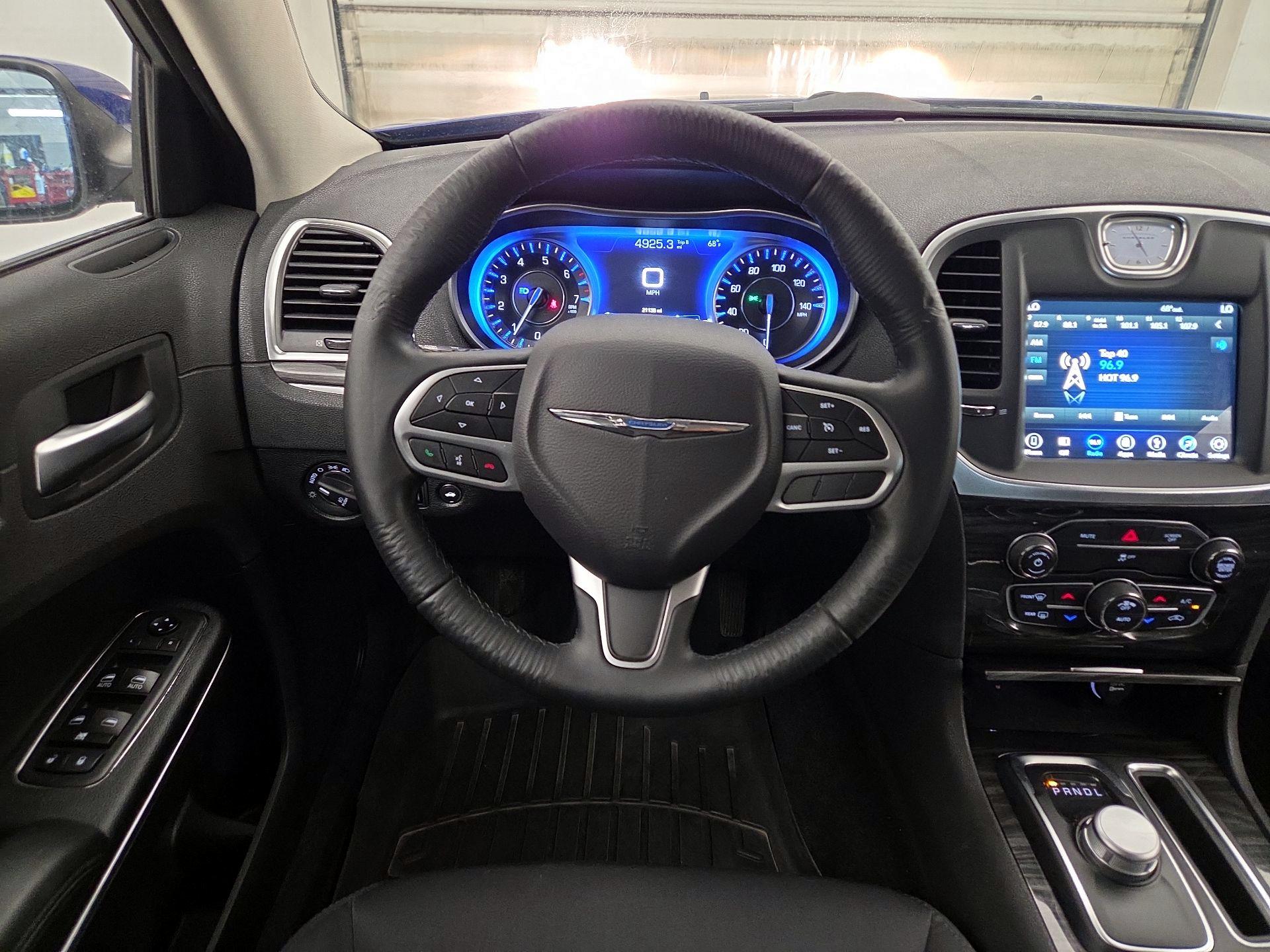 Thumbnail: 2018 Chrysler 300 - 10