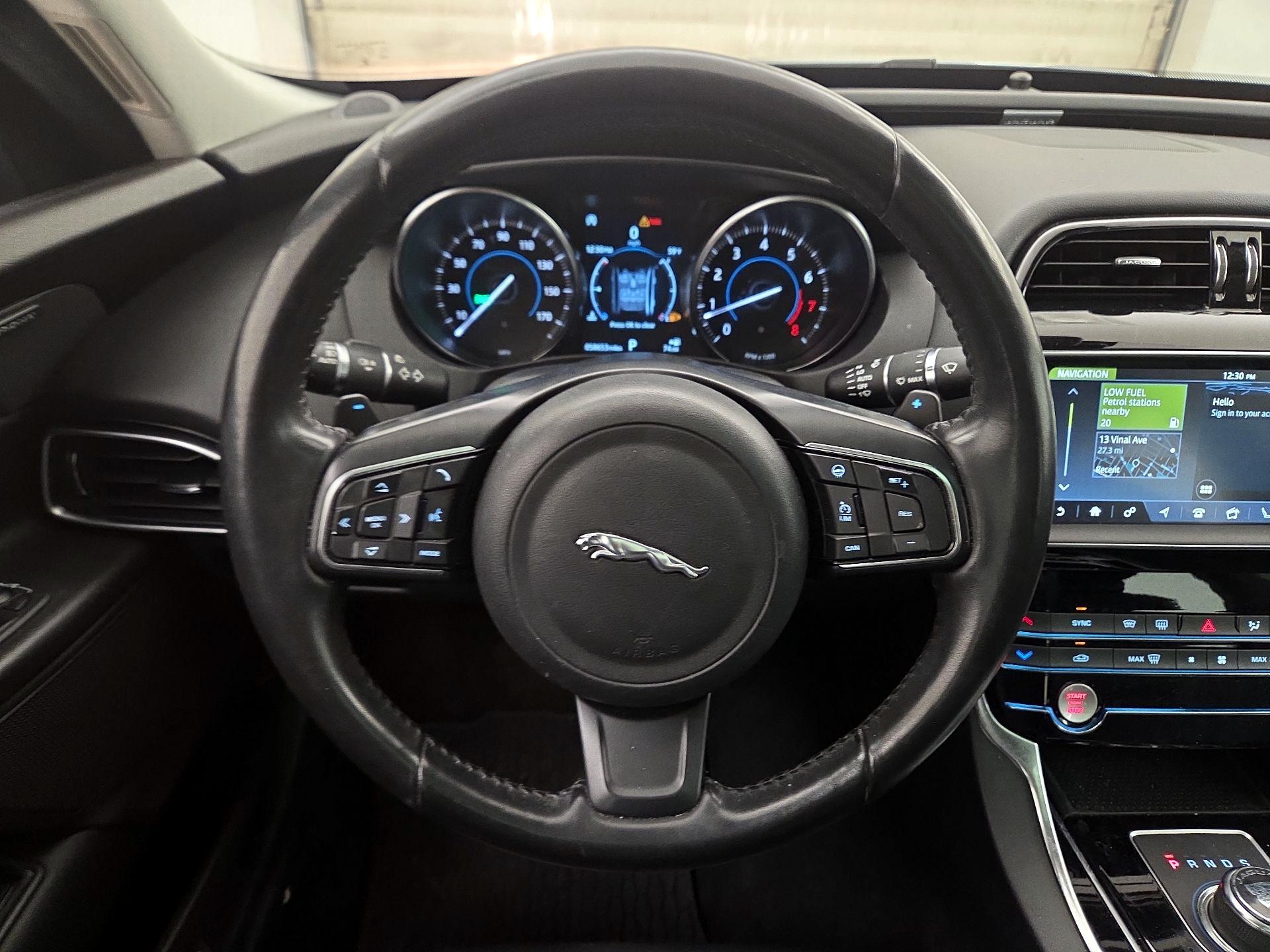 Thumbnail: 2019 Jaguar XE - 10