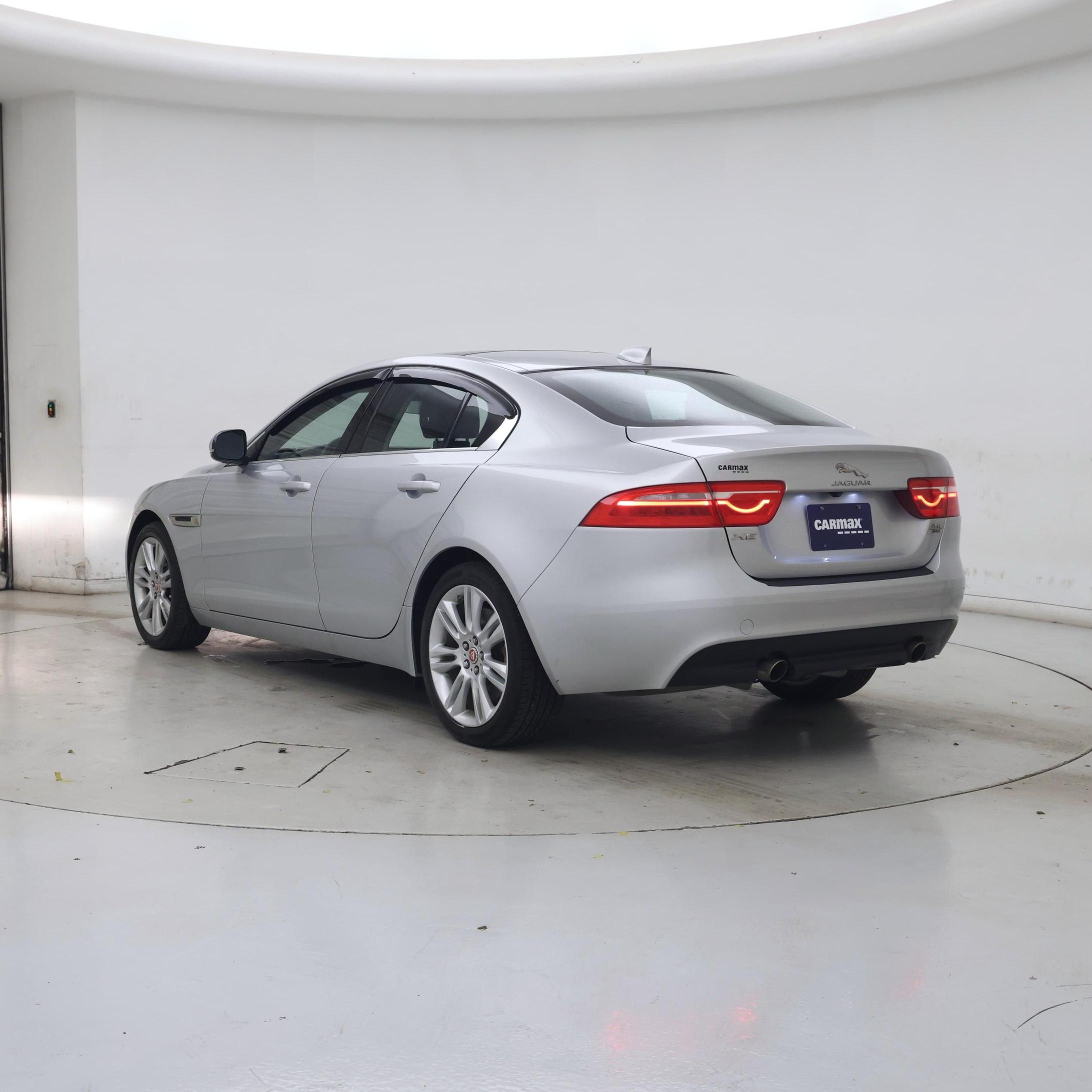 Thumbnail: 2019 Jaguar XE - 2