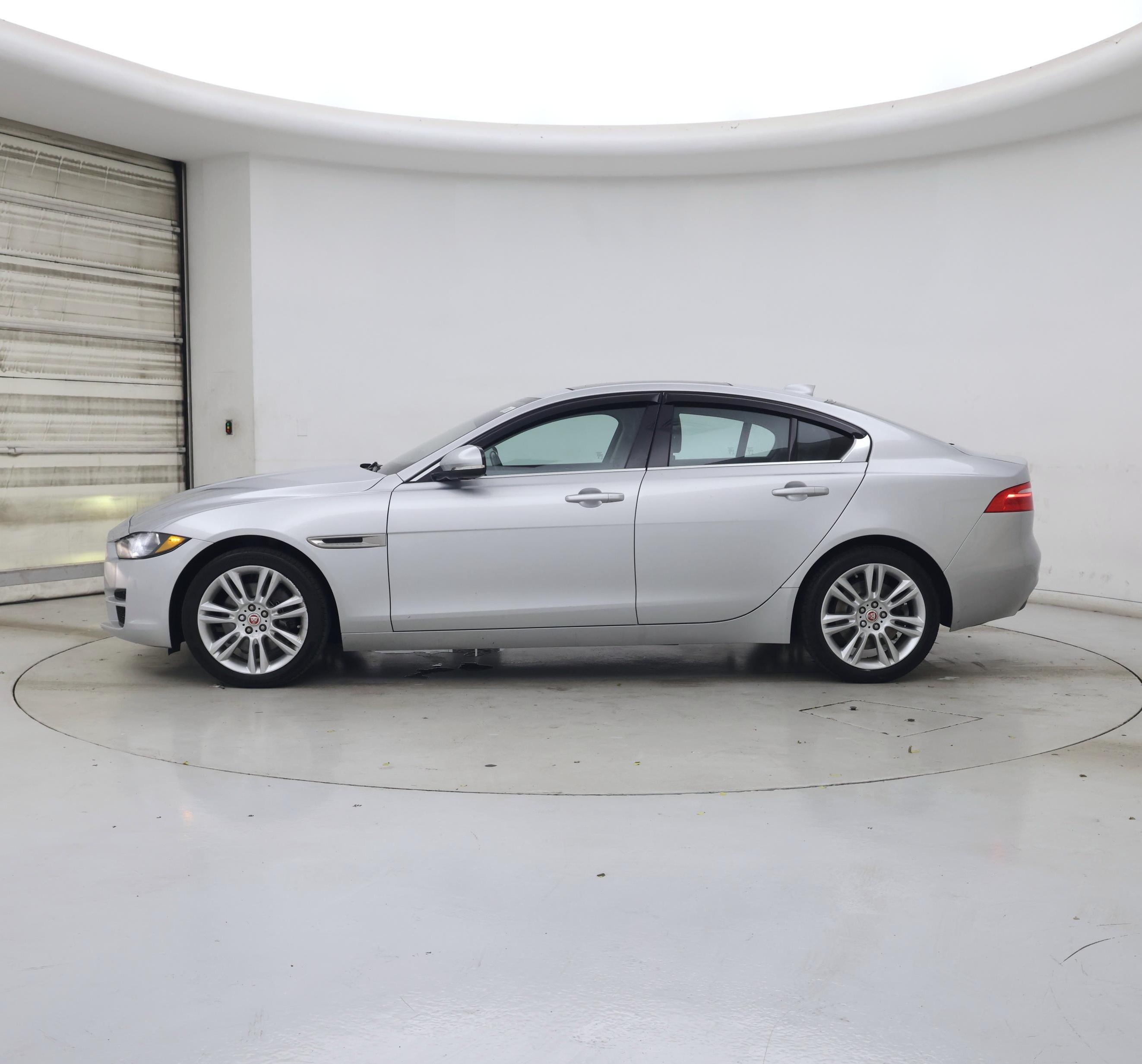 Thumbnail: 2019 Jaguar XE - 3