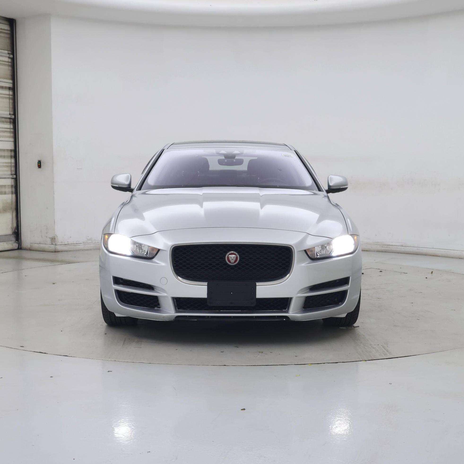 Thumbnail: 2019 Jaguar XE - 5