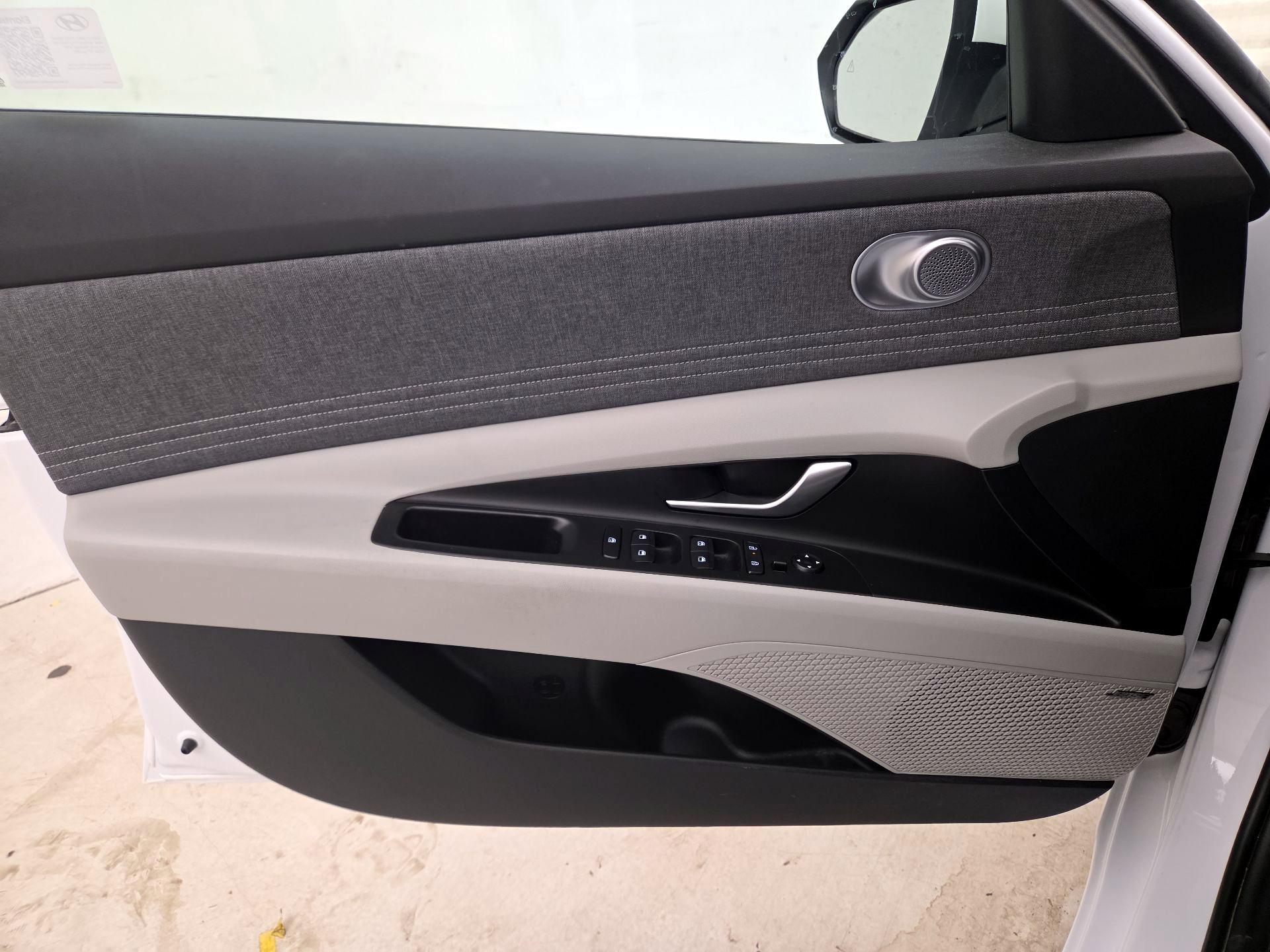 Thumbnail: 2024 Hyundai Elantra - 12