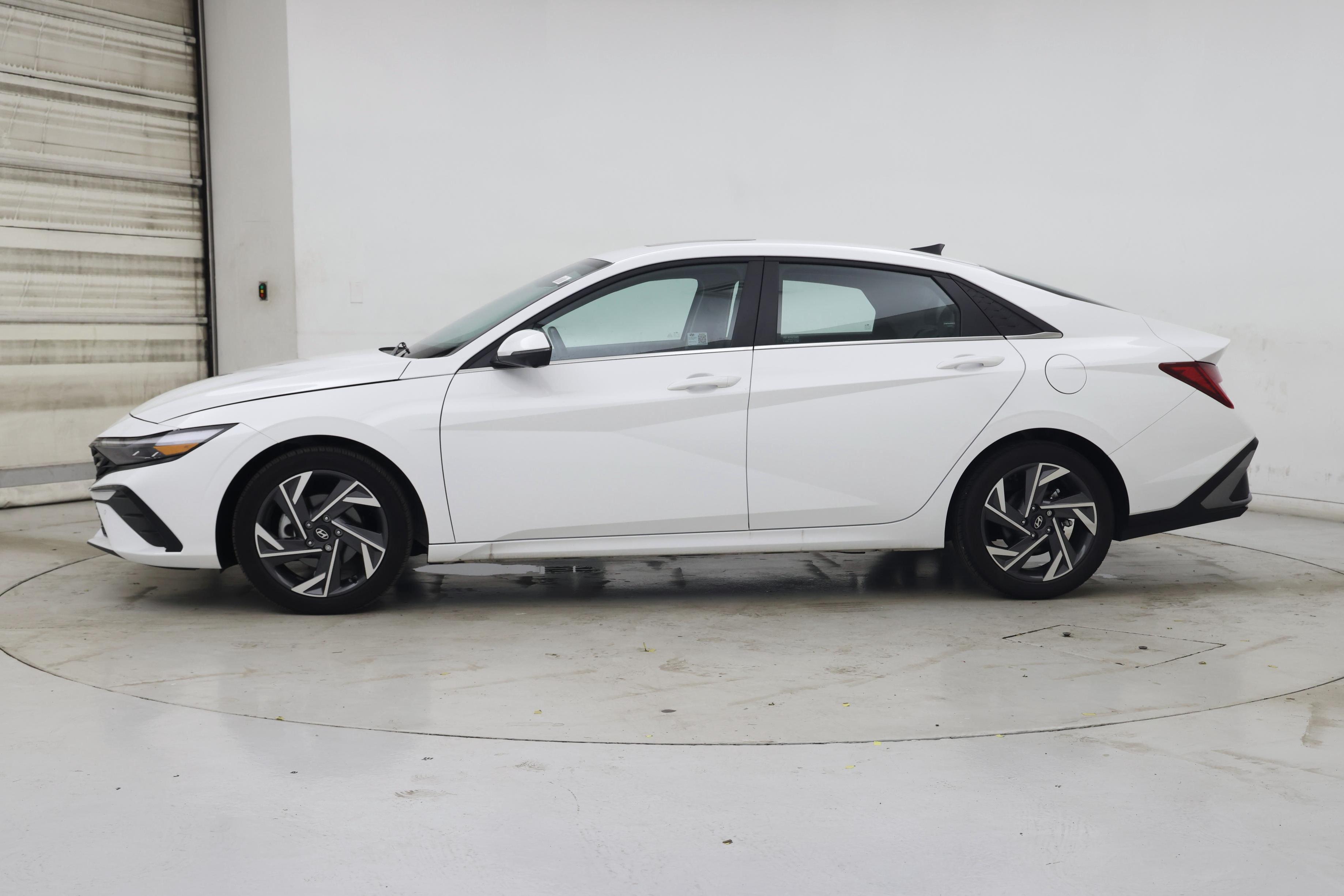 Thumbnail: 2024 Hyundai Elantra - 3