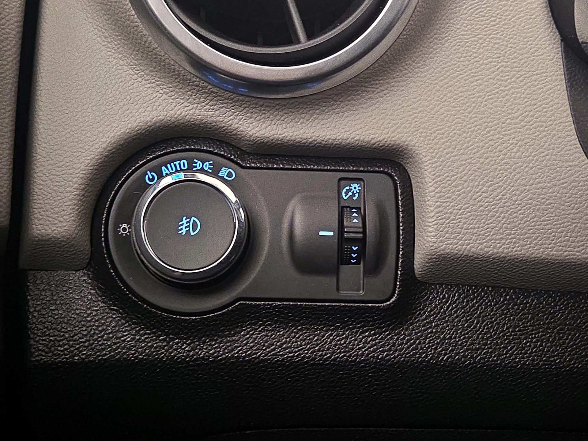 Thumbnail: 2016 Chevrolet Trax - 13