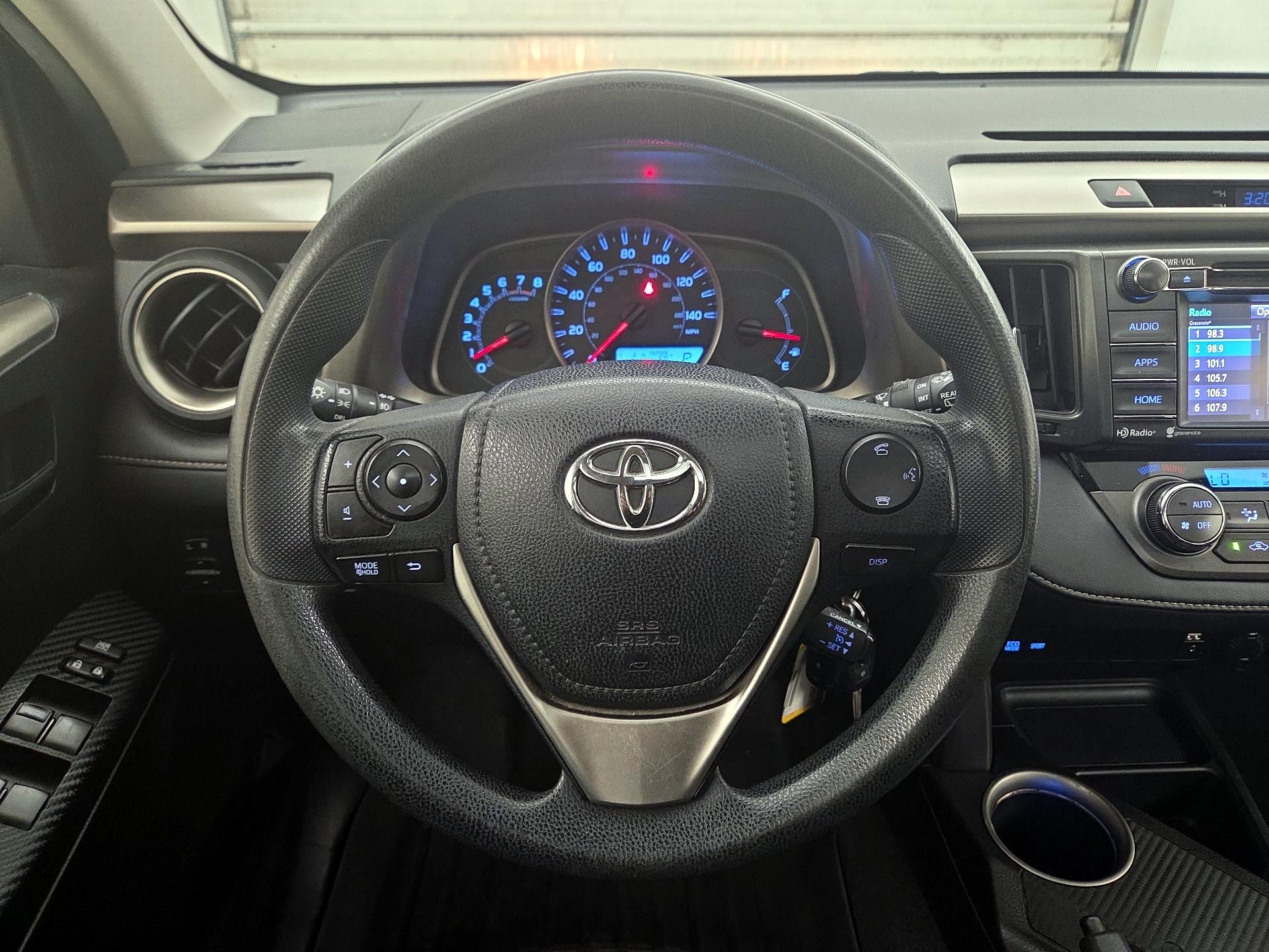 Thumbnail: 2015 Toyota RAV4 - 10