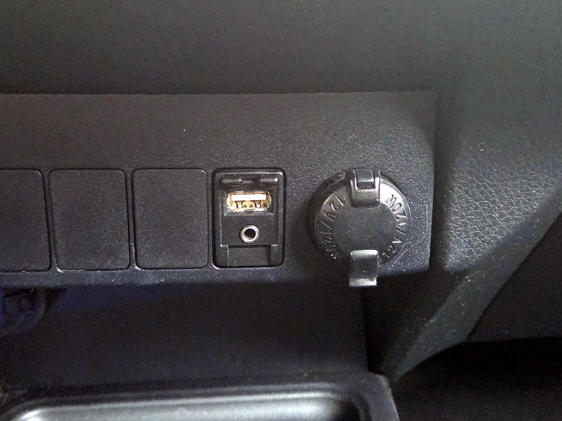 Thumbnail: 2015 Toyota RAV4 - 18