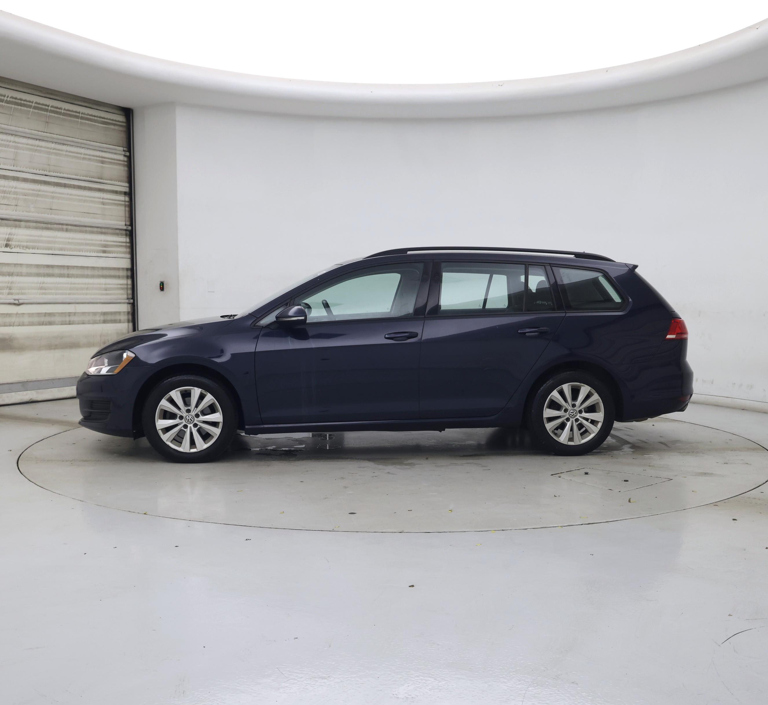 Thumbnail: 2017 Volkswagen Golf - 3