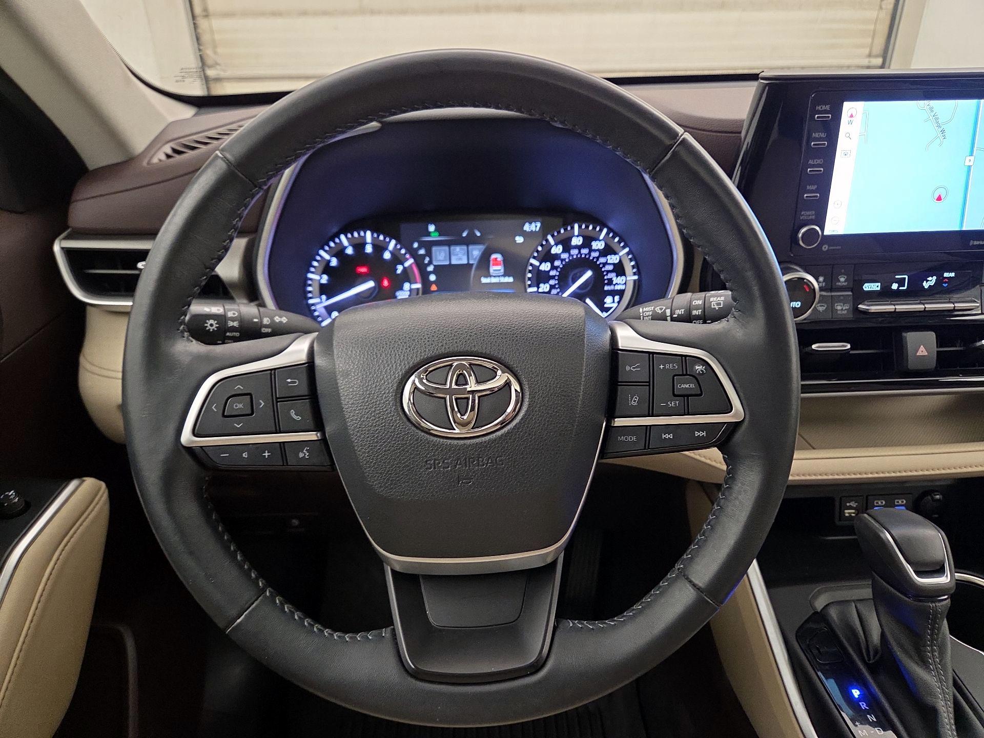 Thumbnail: 2022 Toyota Highlander - 10