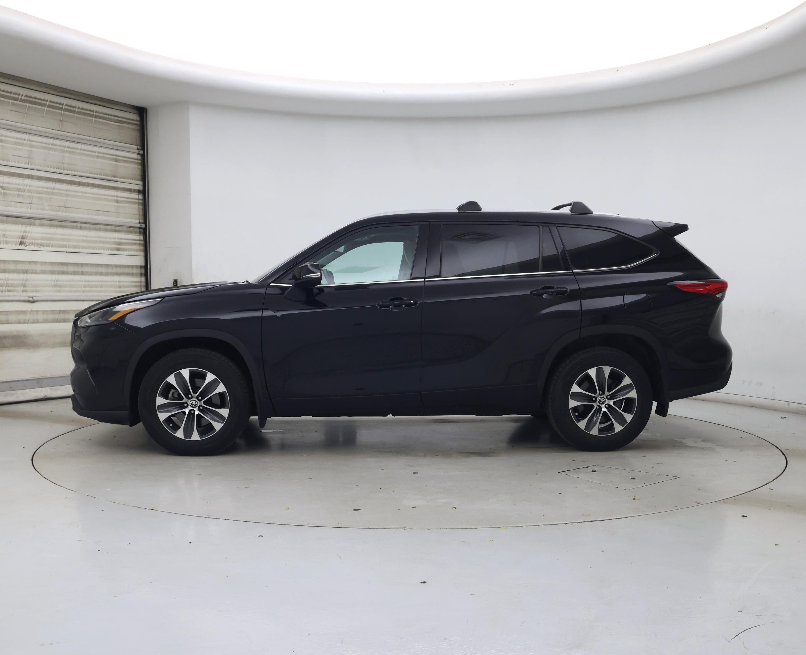 Thumbnail: 2022 Toyota Highlander - 3