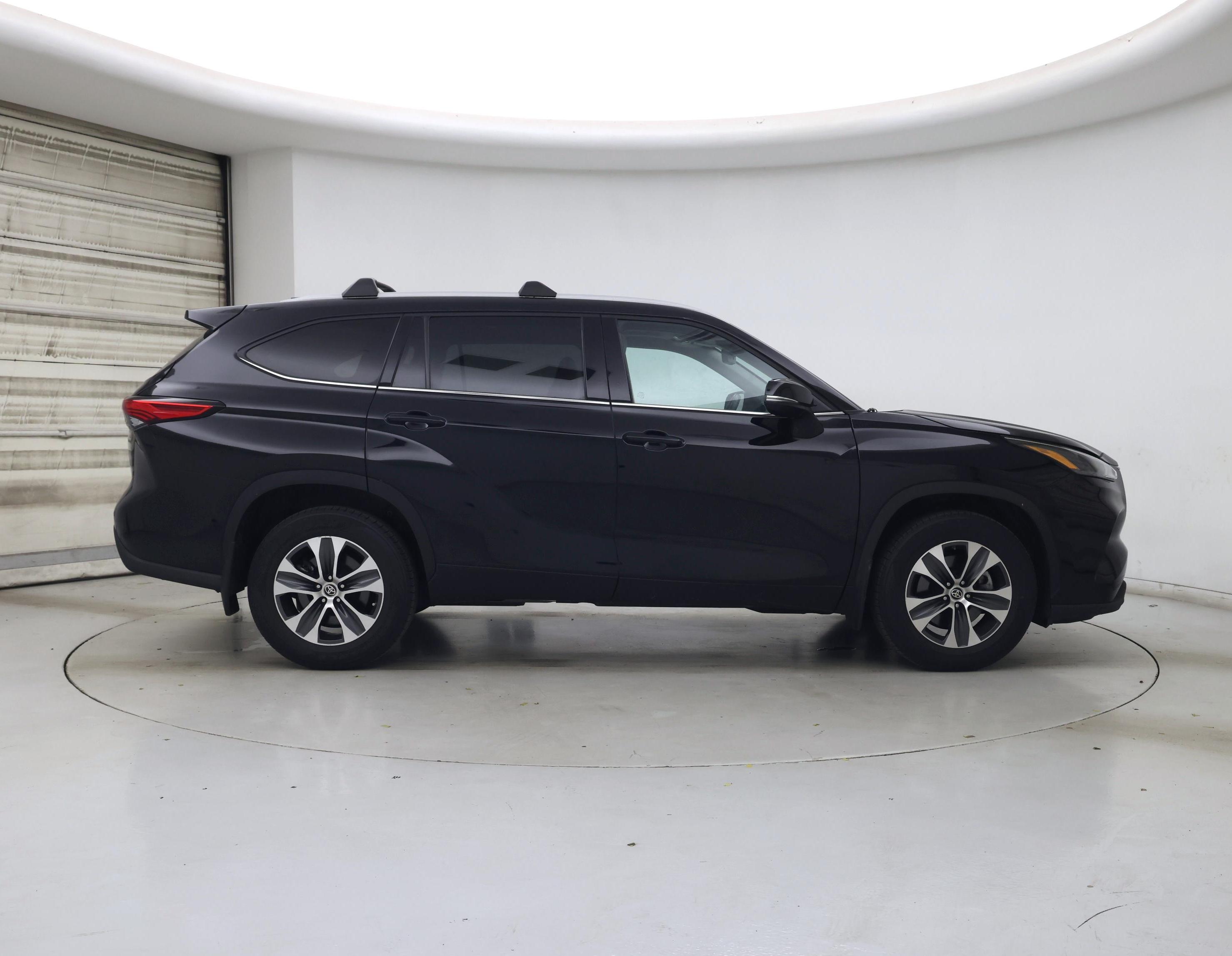 Thumbnail: 2022 Toyota Highlander - 7