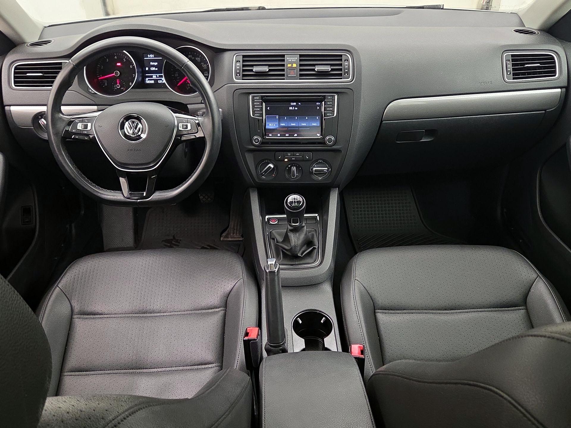 Thumbnail: 2017 Volkswagen Jetta - 9