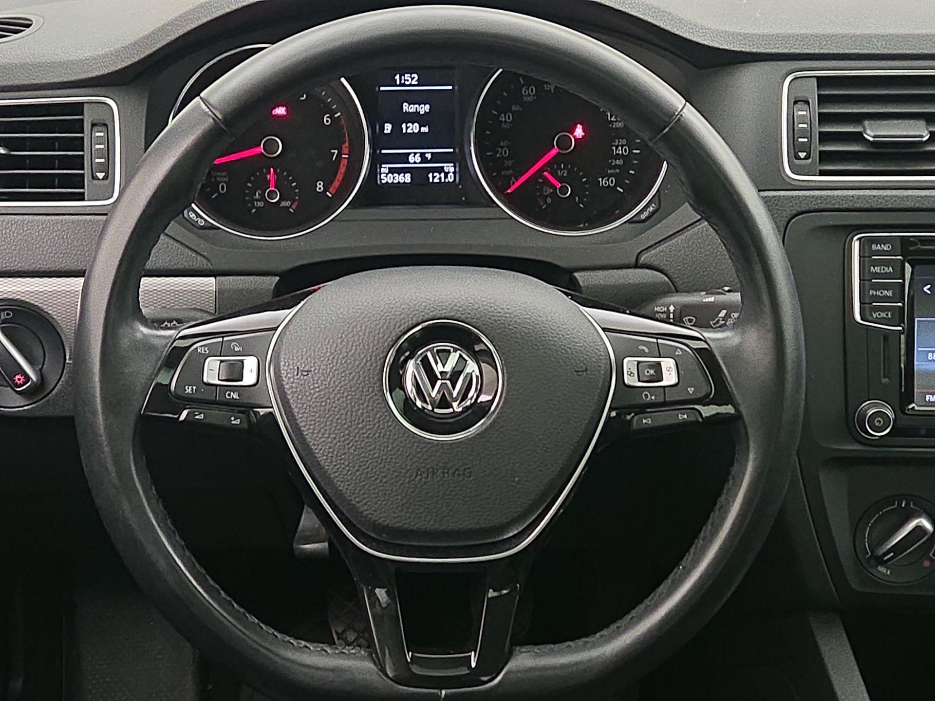 Thumbnail: 2017 Volkswagen Jetta - 10